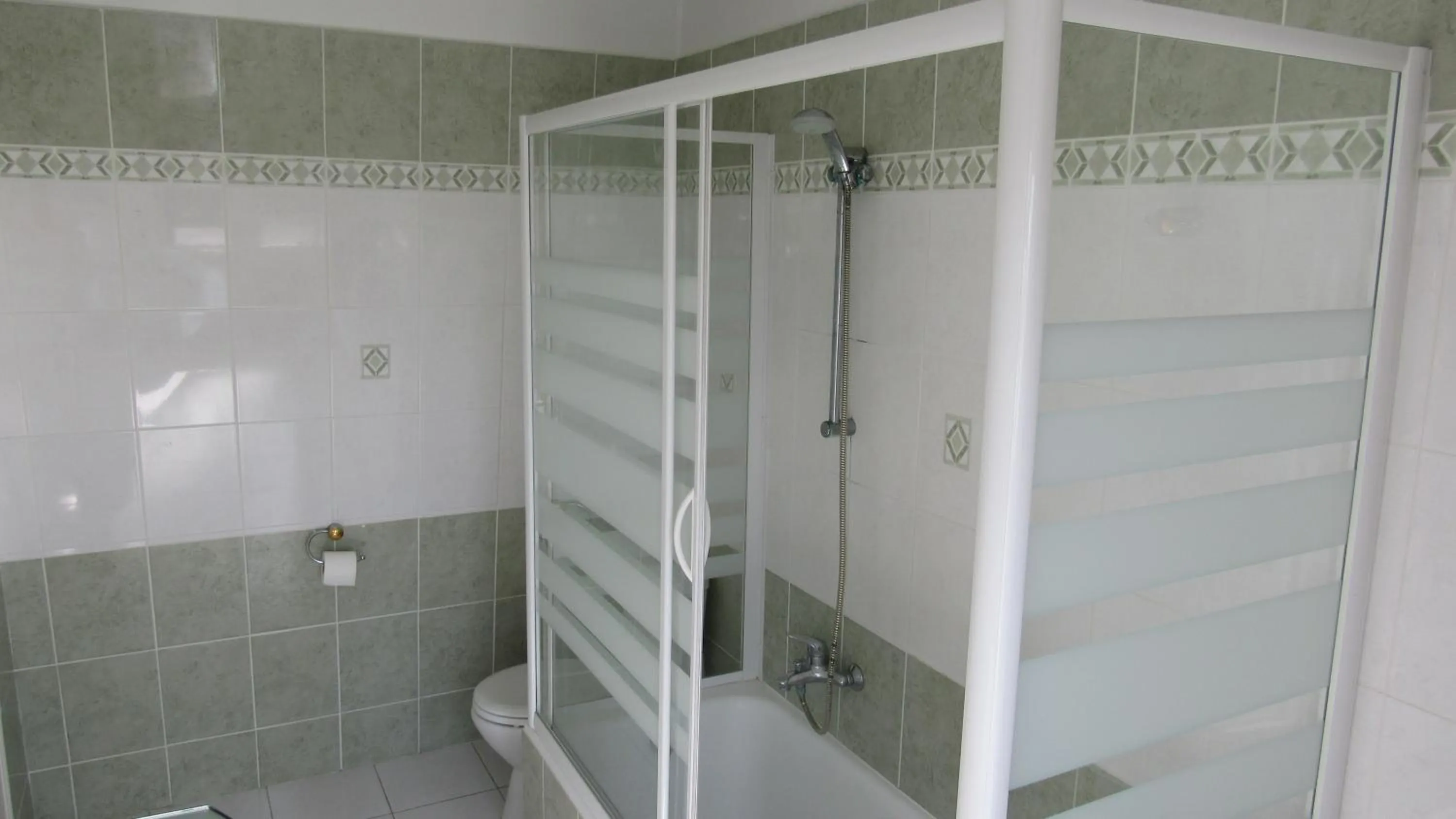 Bathroom in Hôtel du Square d'Anvers