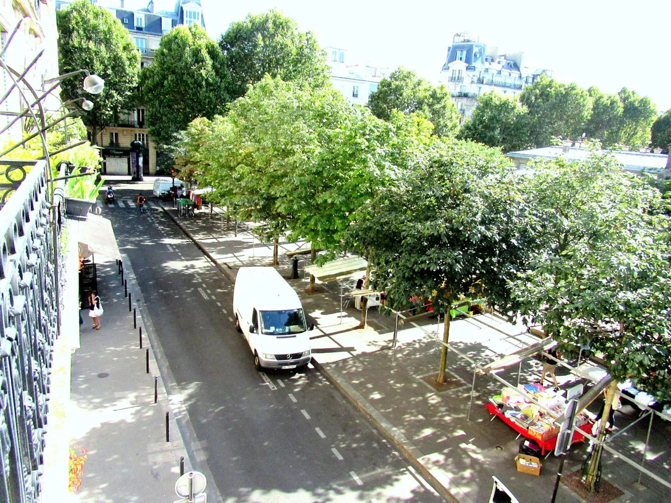Street view in Hôtel du Square d'Anvers