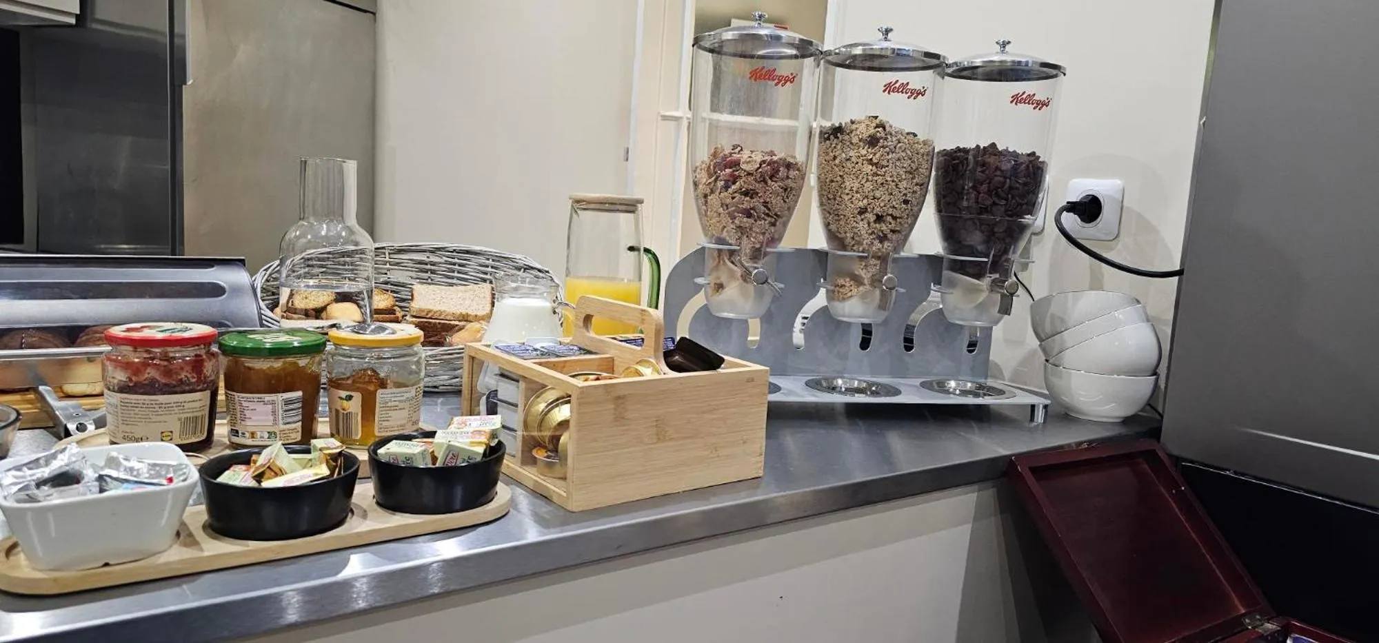 Buffet breakfast in Hôtel Mazagran