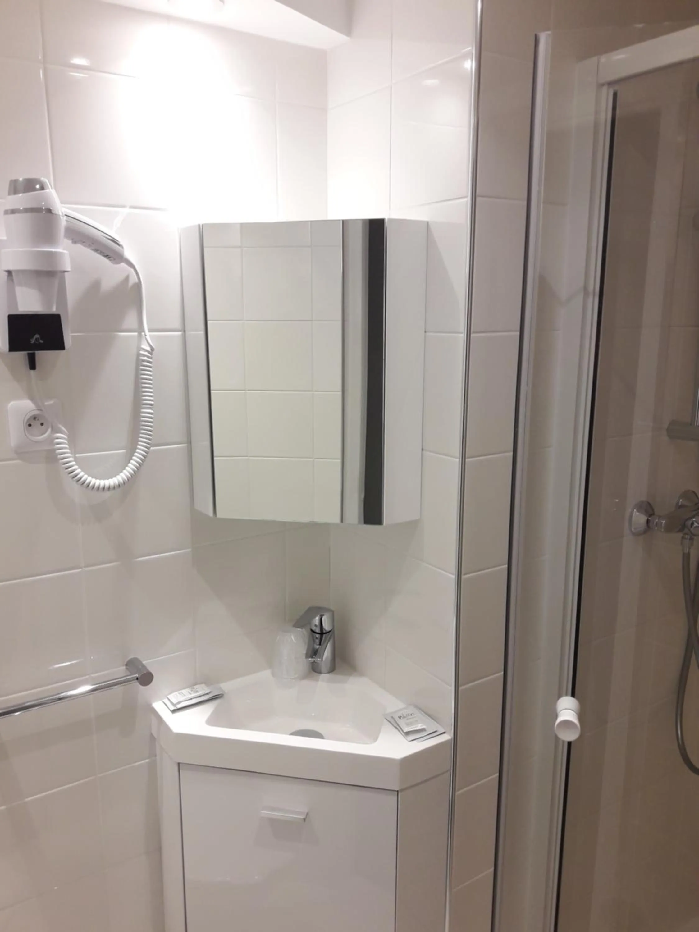 Shower in Hôtel Mazagran