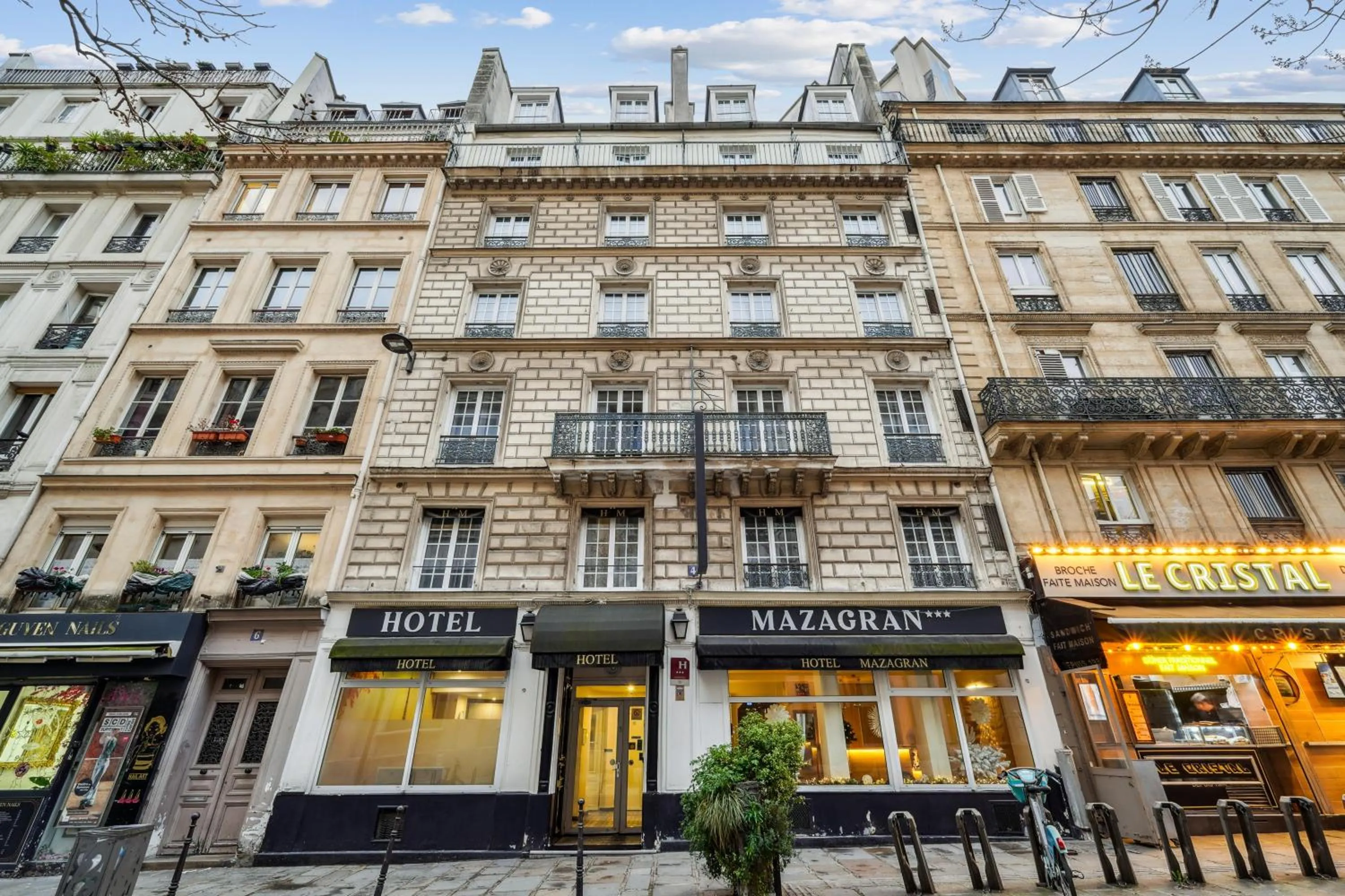 Property building in Hôtel Mazagran