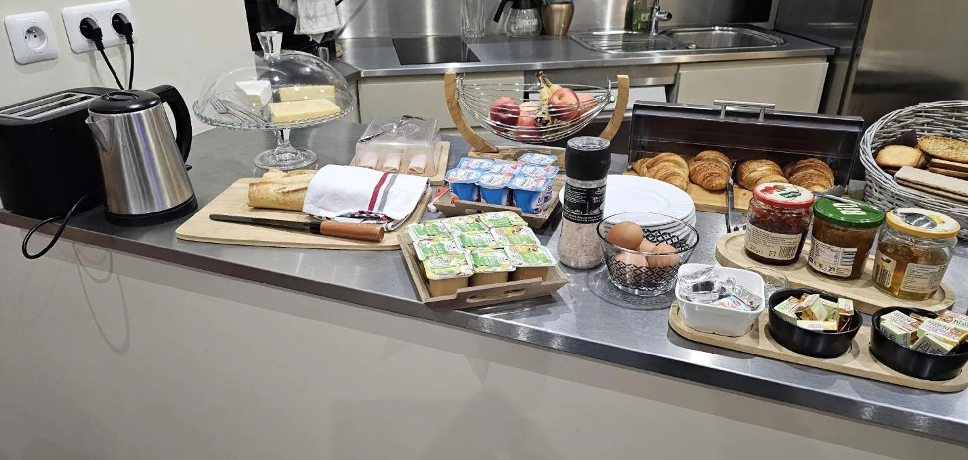Continental breakfast in Hôtel Mazagran