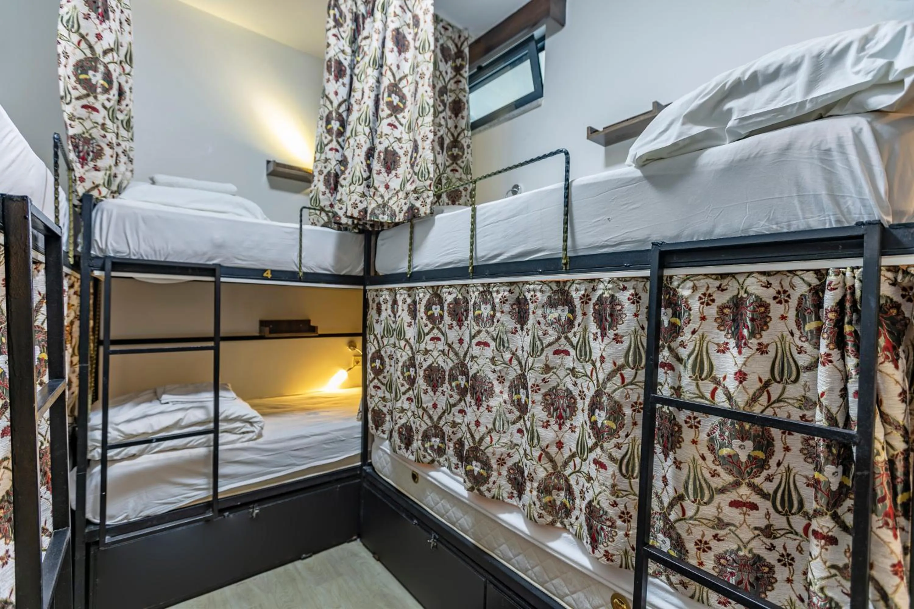 bunk bed, Bed in Stanpoli Hostel