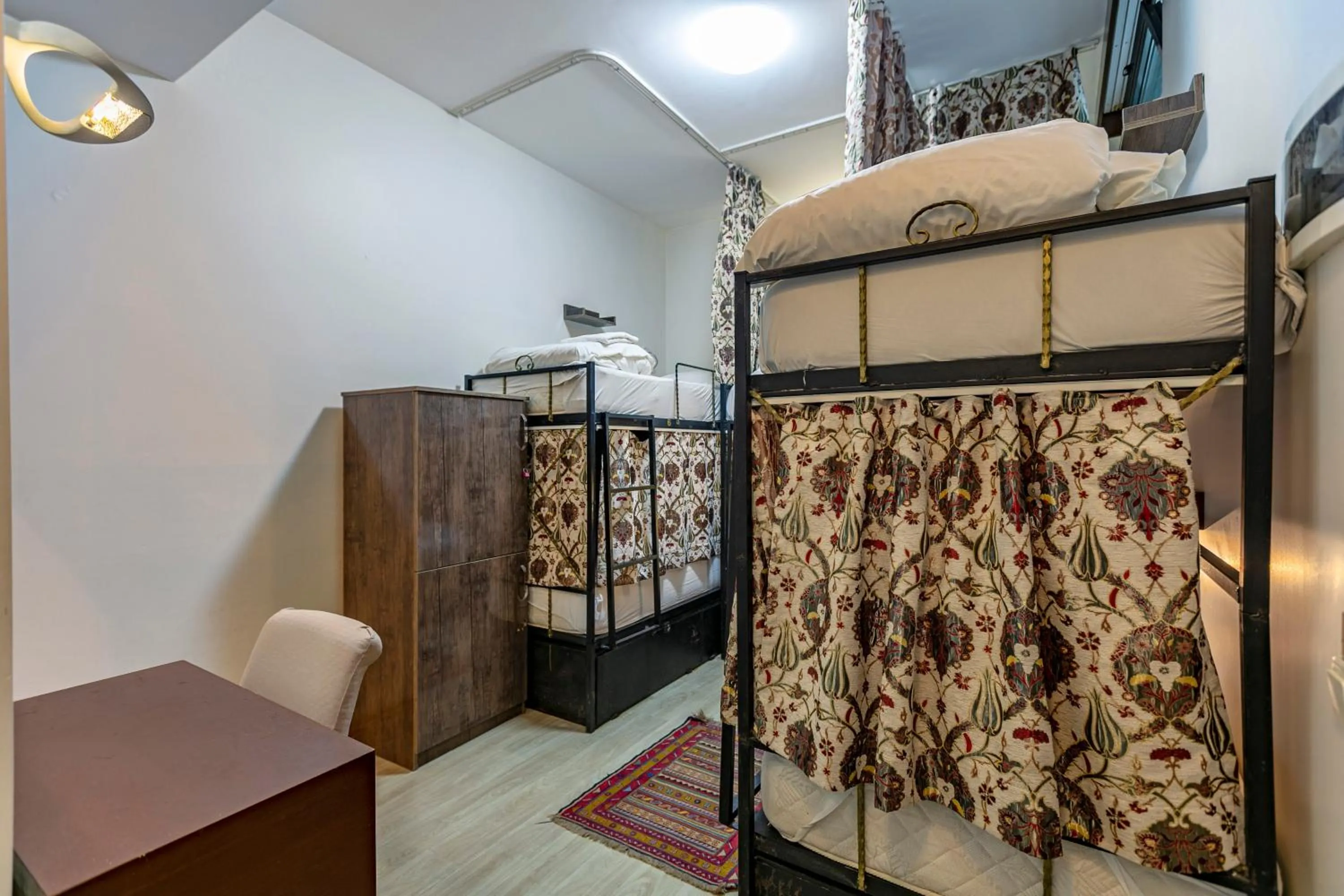 bunk bed, Bed in Stanpoli Hostel