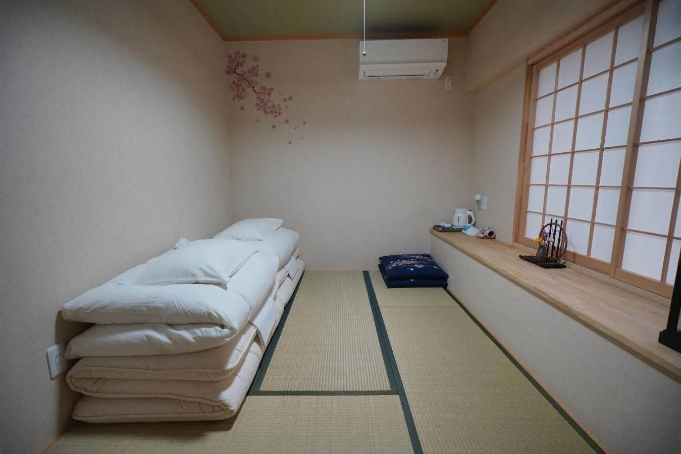 Photo of the whole room, Bed in Uji Tea Inn