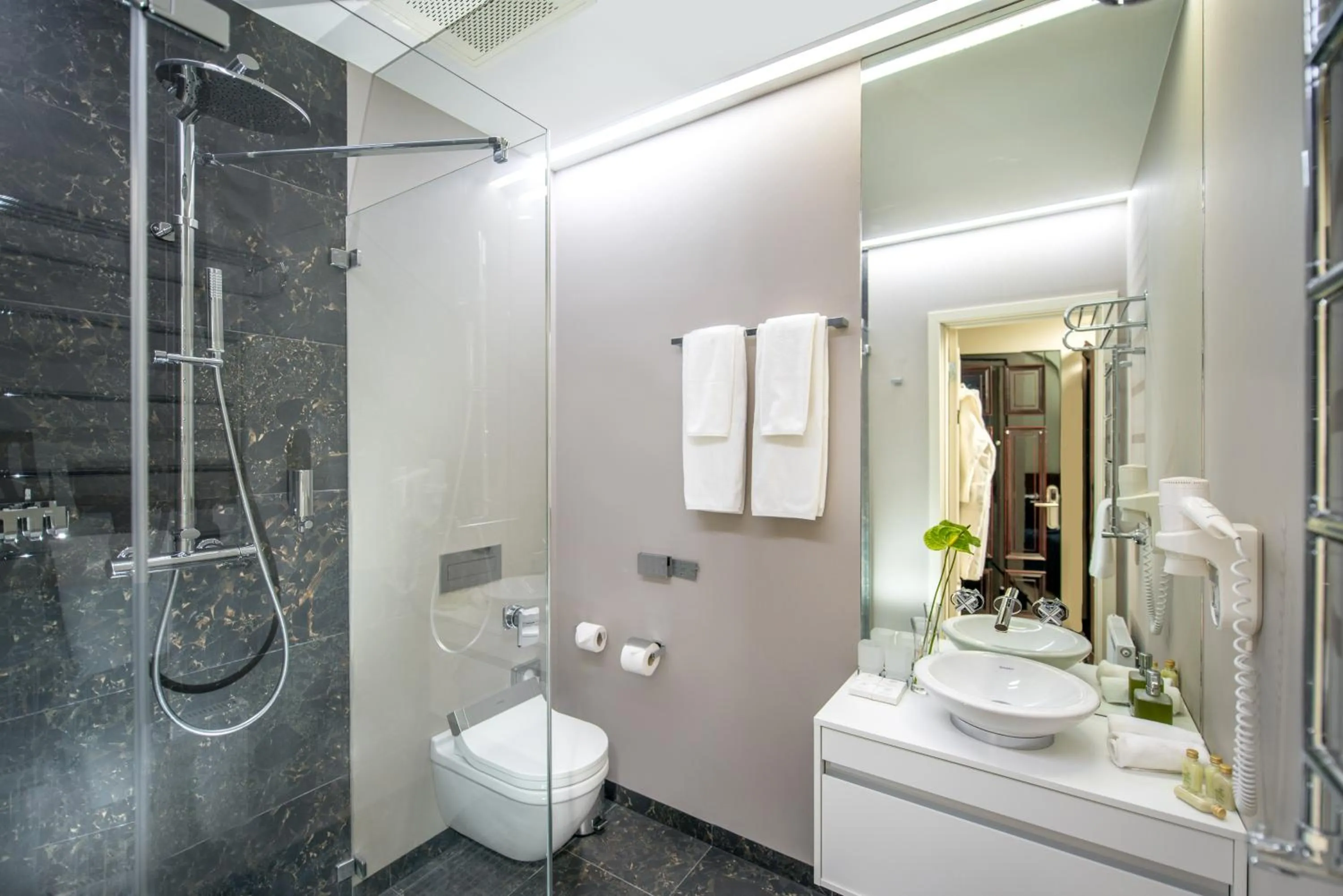 Bathroom in Astoria Hotel