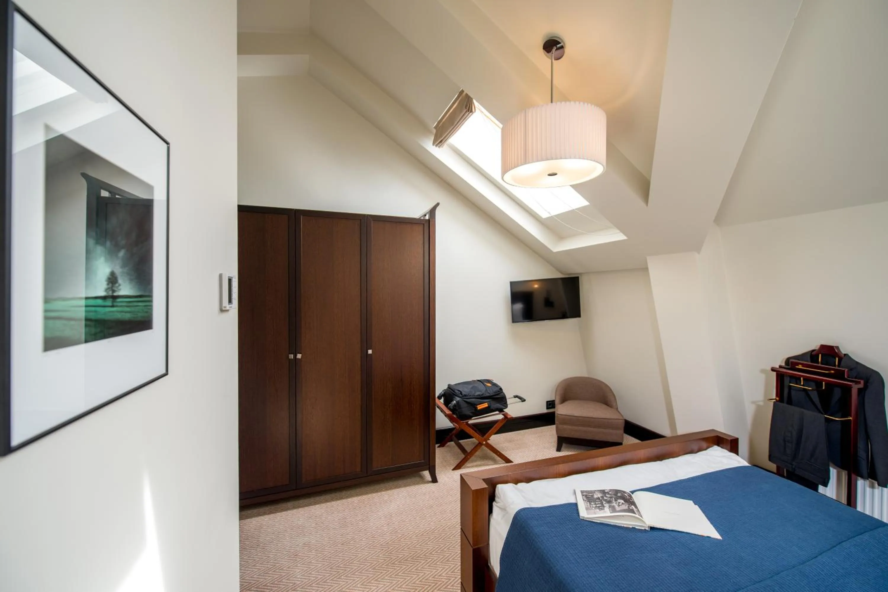 Photo of the whole room, Bed in Astoria Hotel