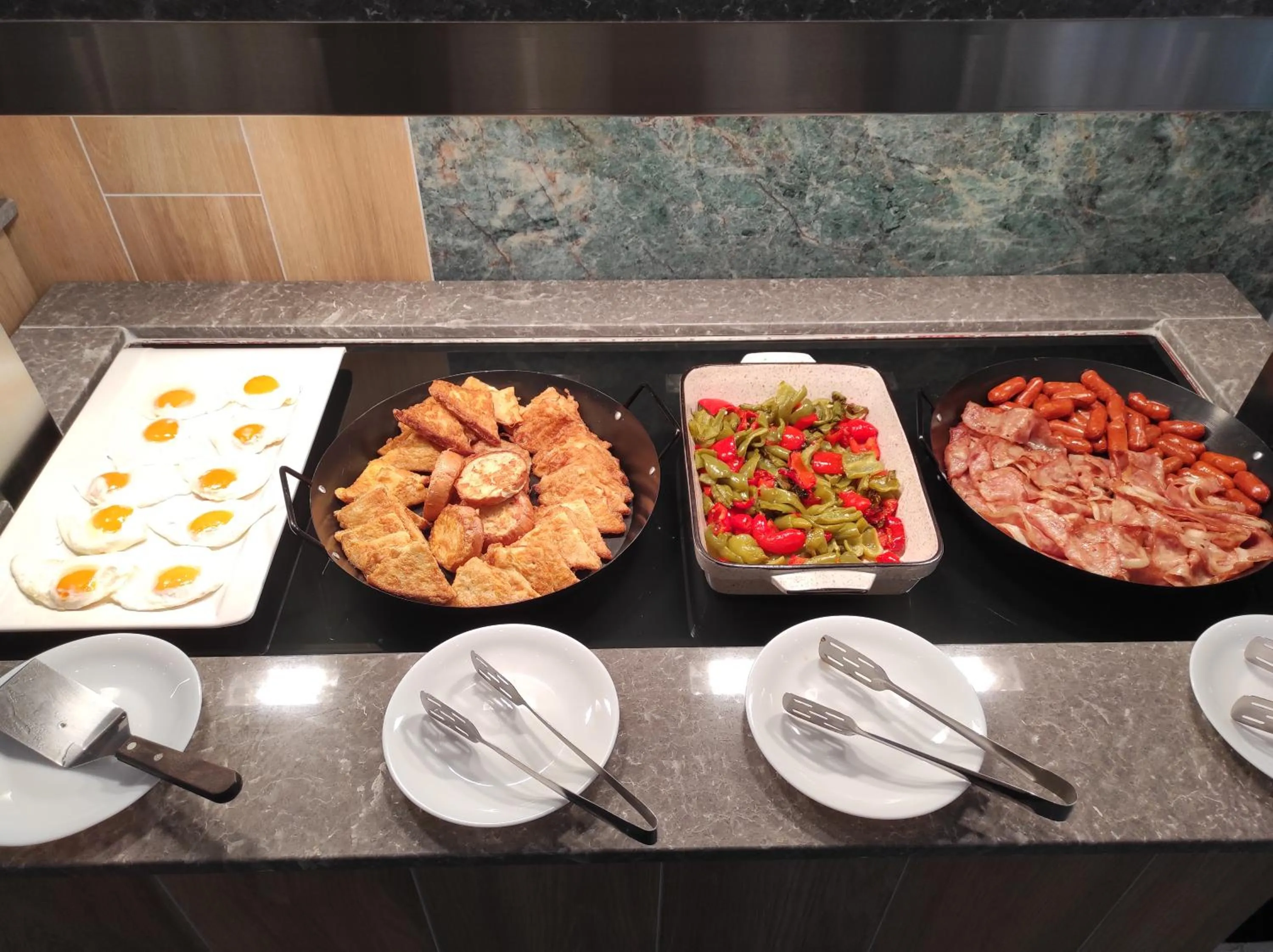 Restaurant/places to eat in Santa Maria City Hotel