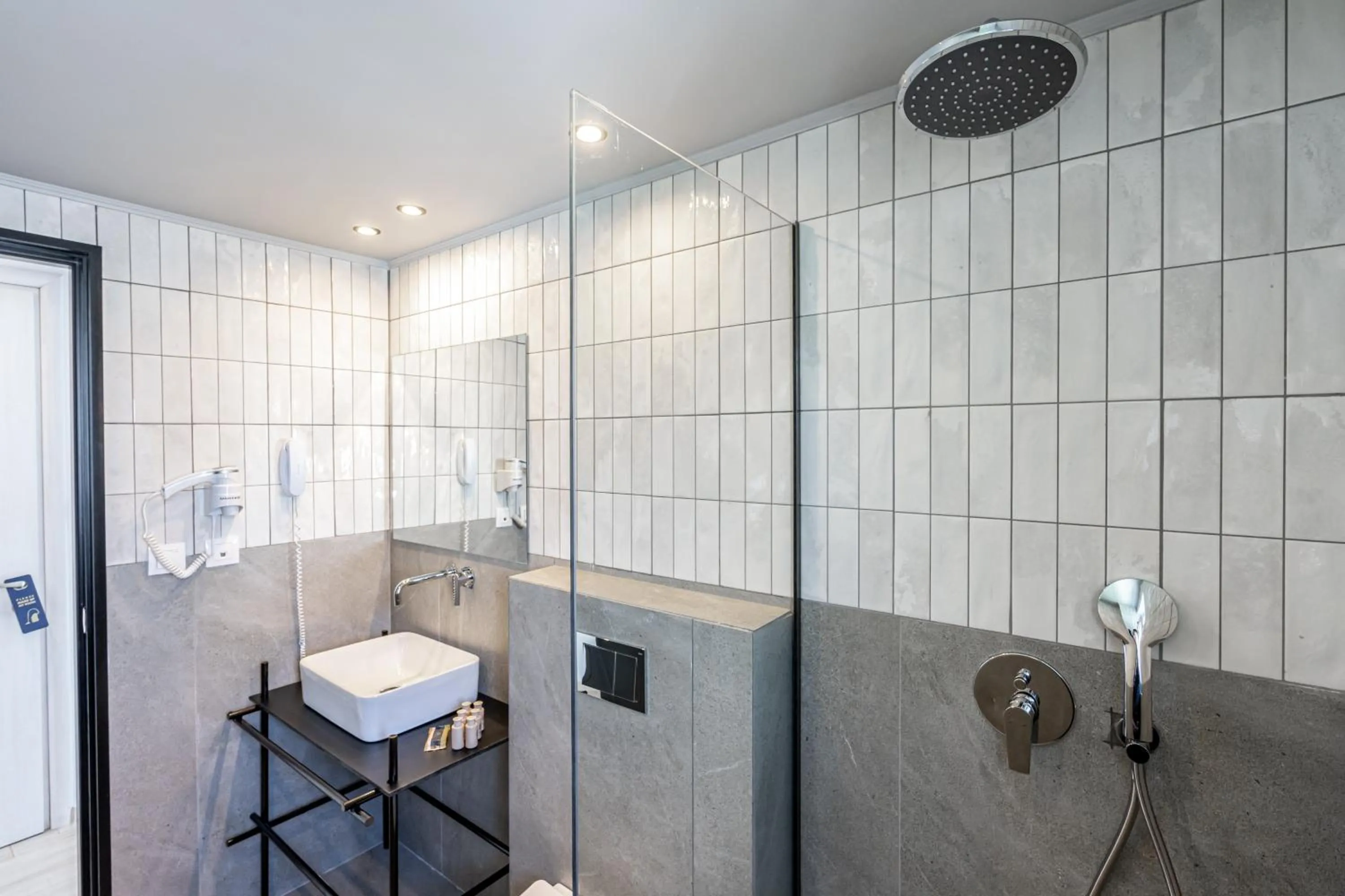 Shower in Santa Maria City Hotel