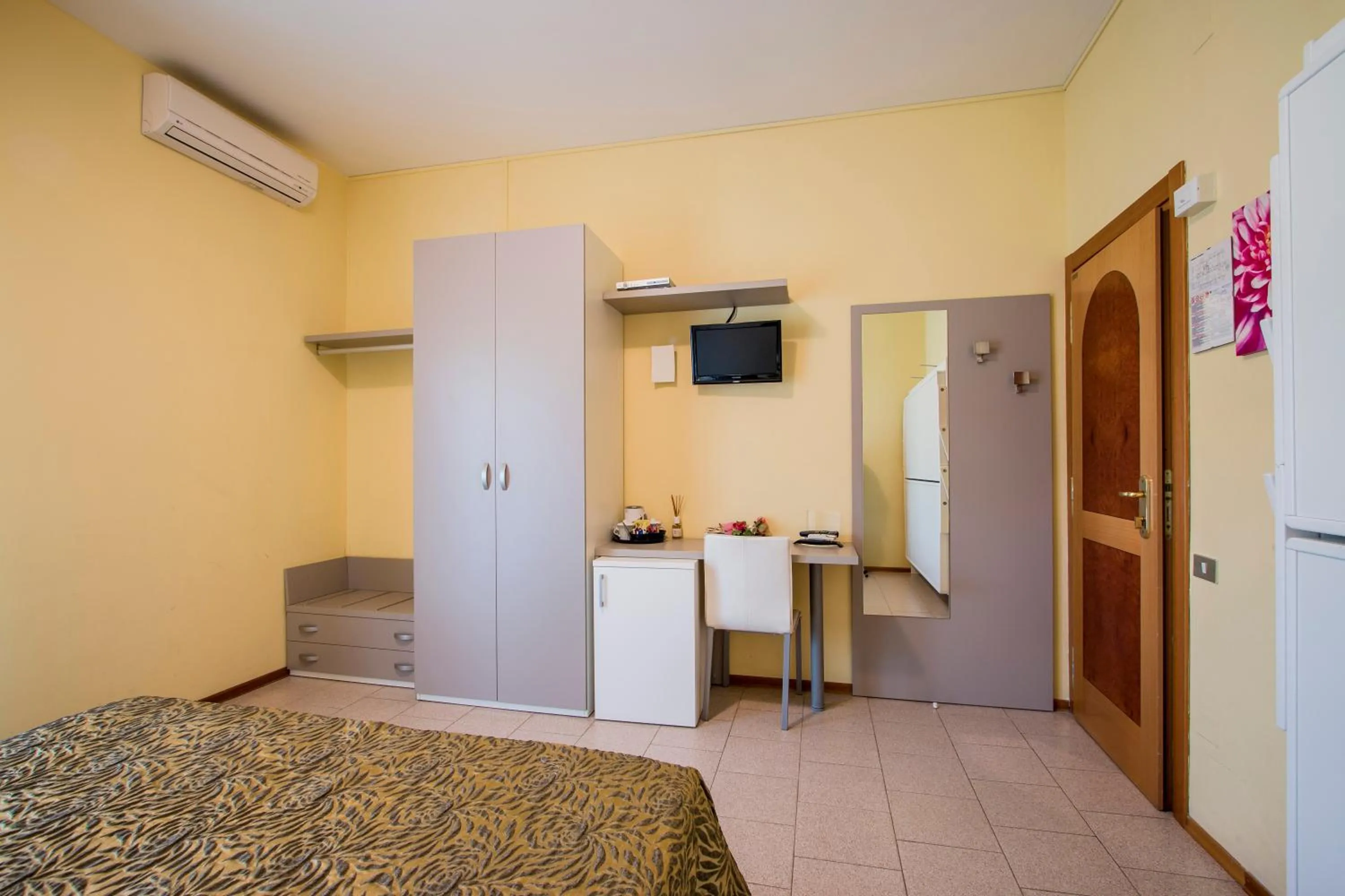 Photo of the whole room, Bed in Hotel Deborah