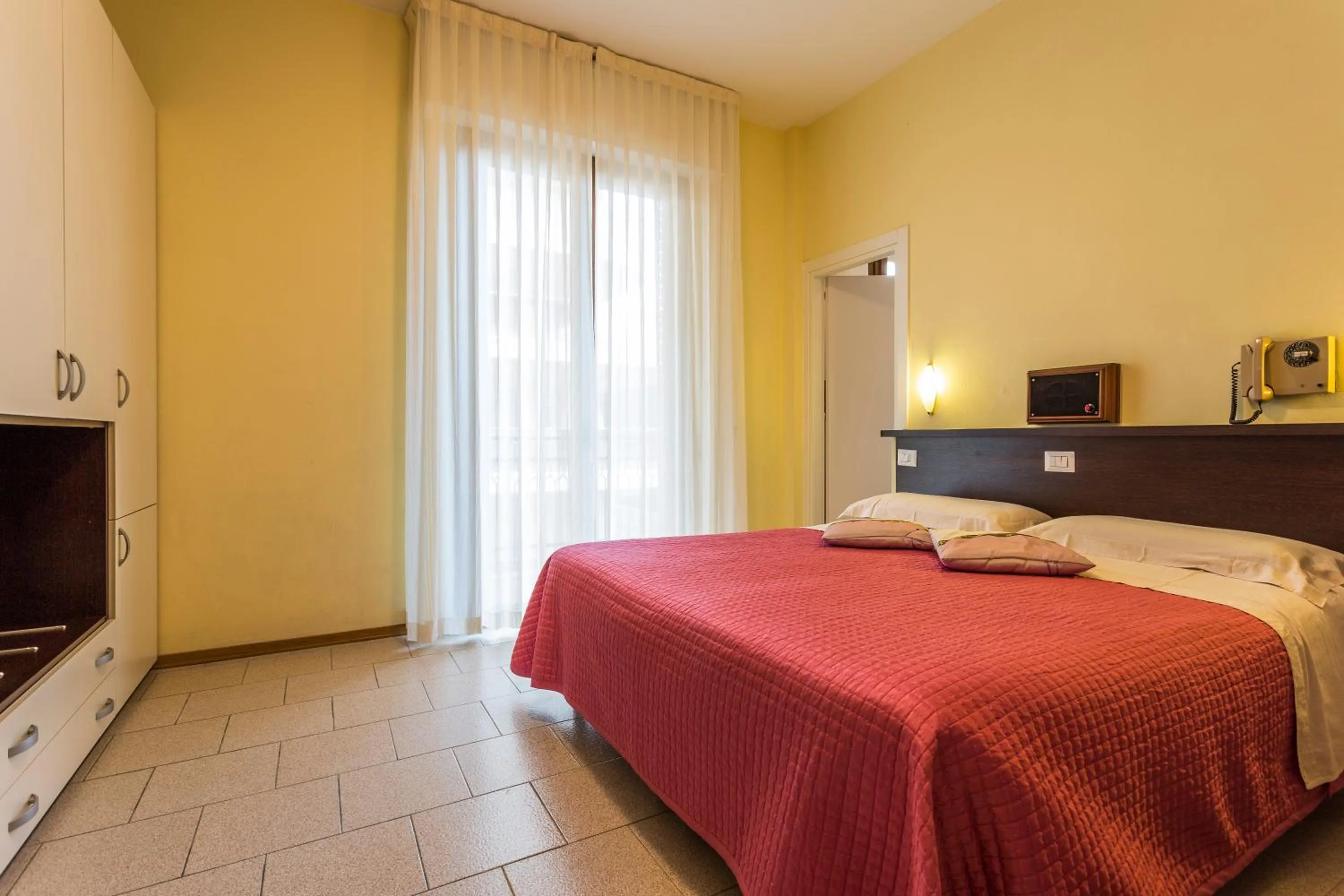 Day, Bed in Hotel Deborah