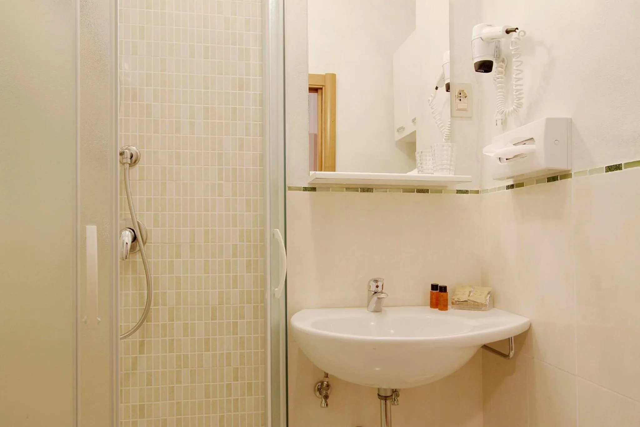 Bathroom in Hotel Deborah