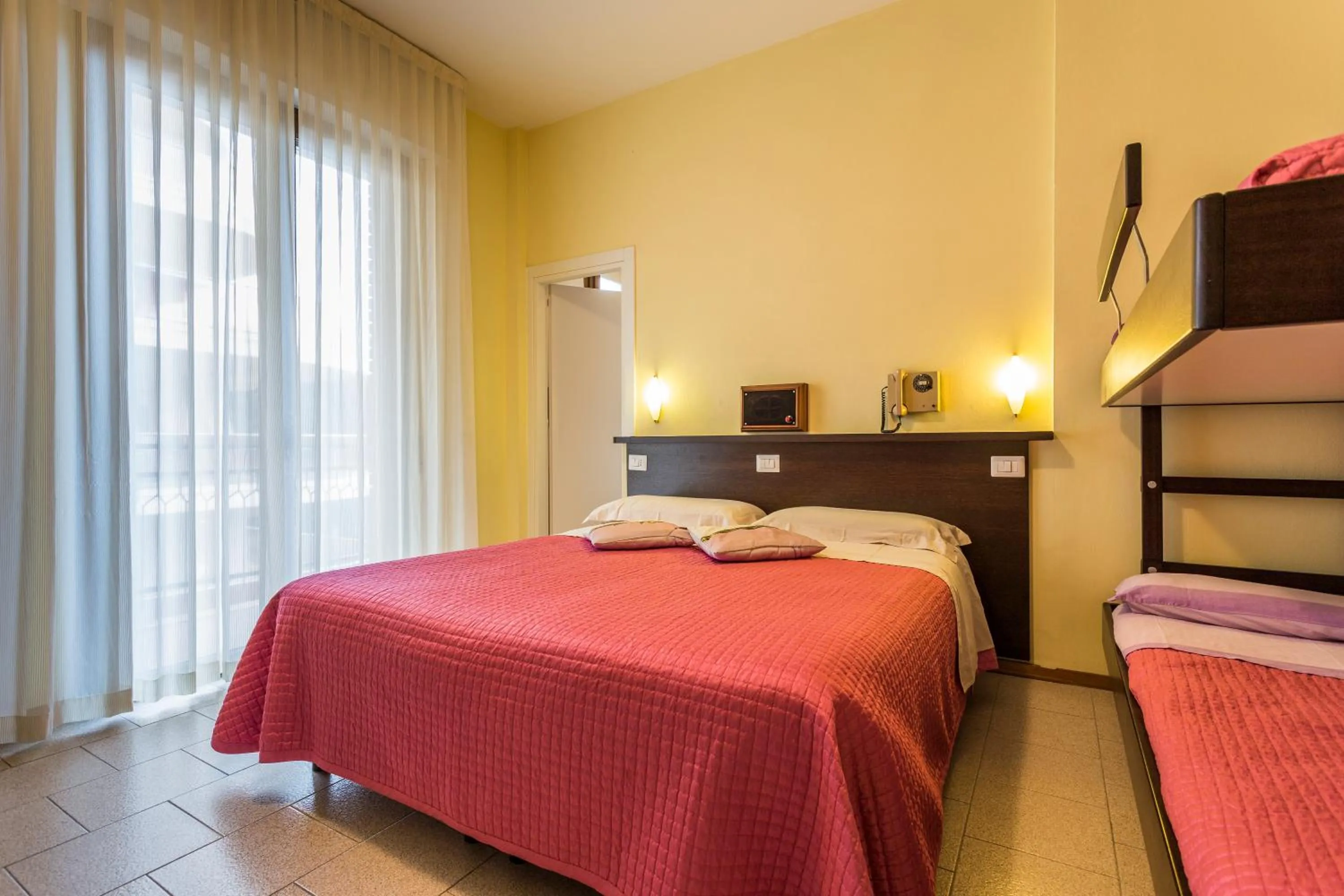 Day, Bed in Hotel Deborah