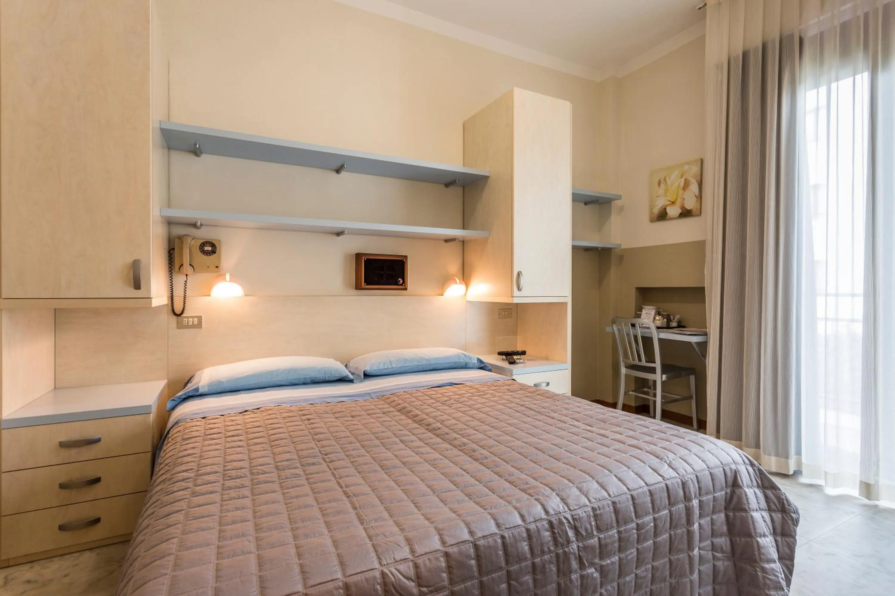 Day, Bed in Hotel Deborah