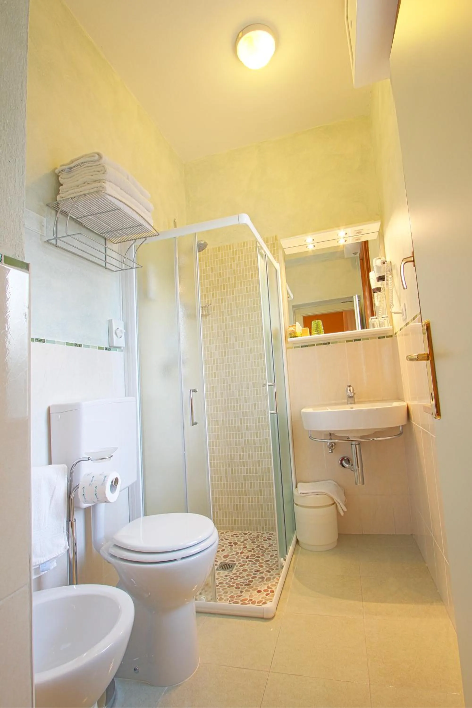 Bathroom in Hotel Deborah