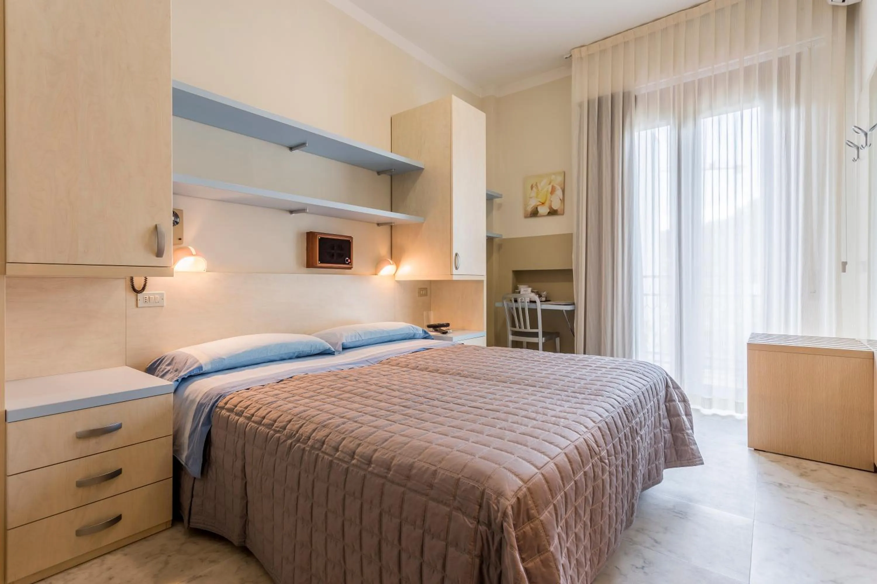 Day, Bed in Hotel Deborah