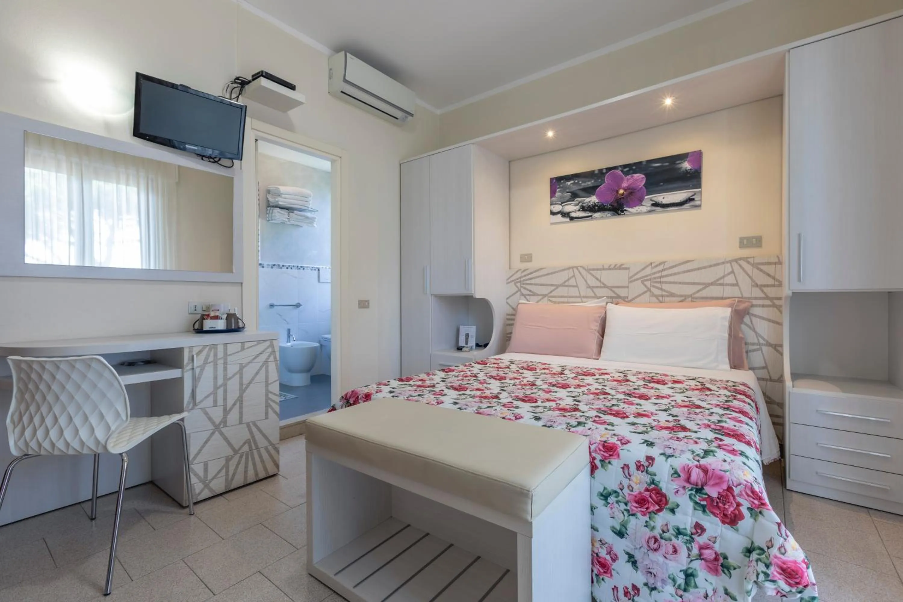 Bedroom, Bed in Hotel Deborah