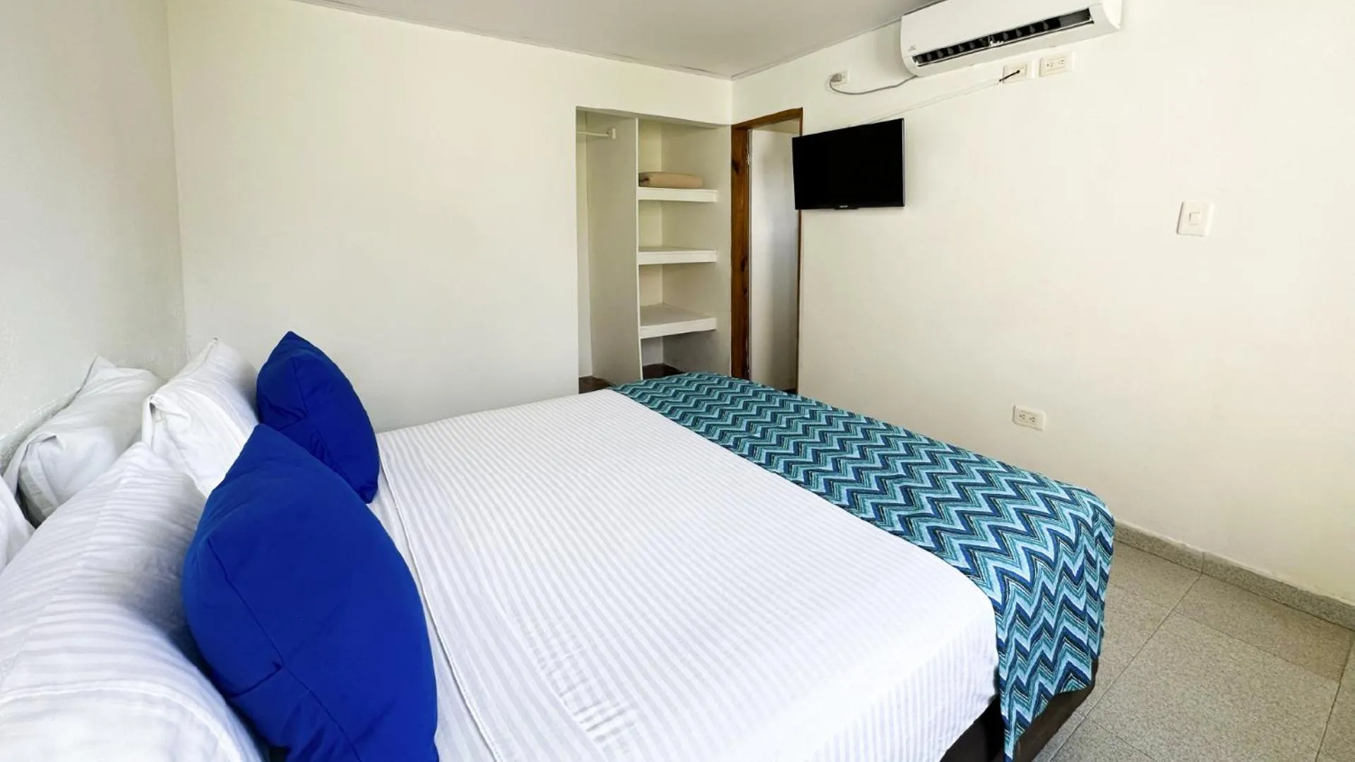 Bed in Hotel Blue Reef by On vacation