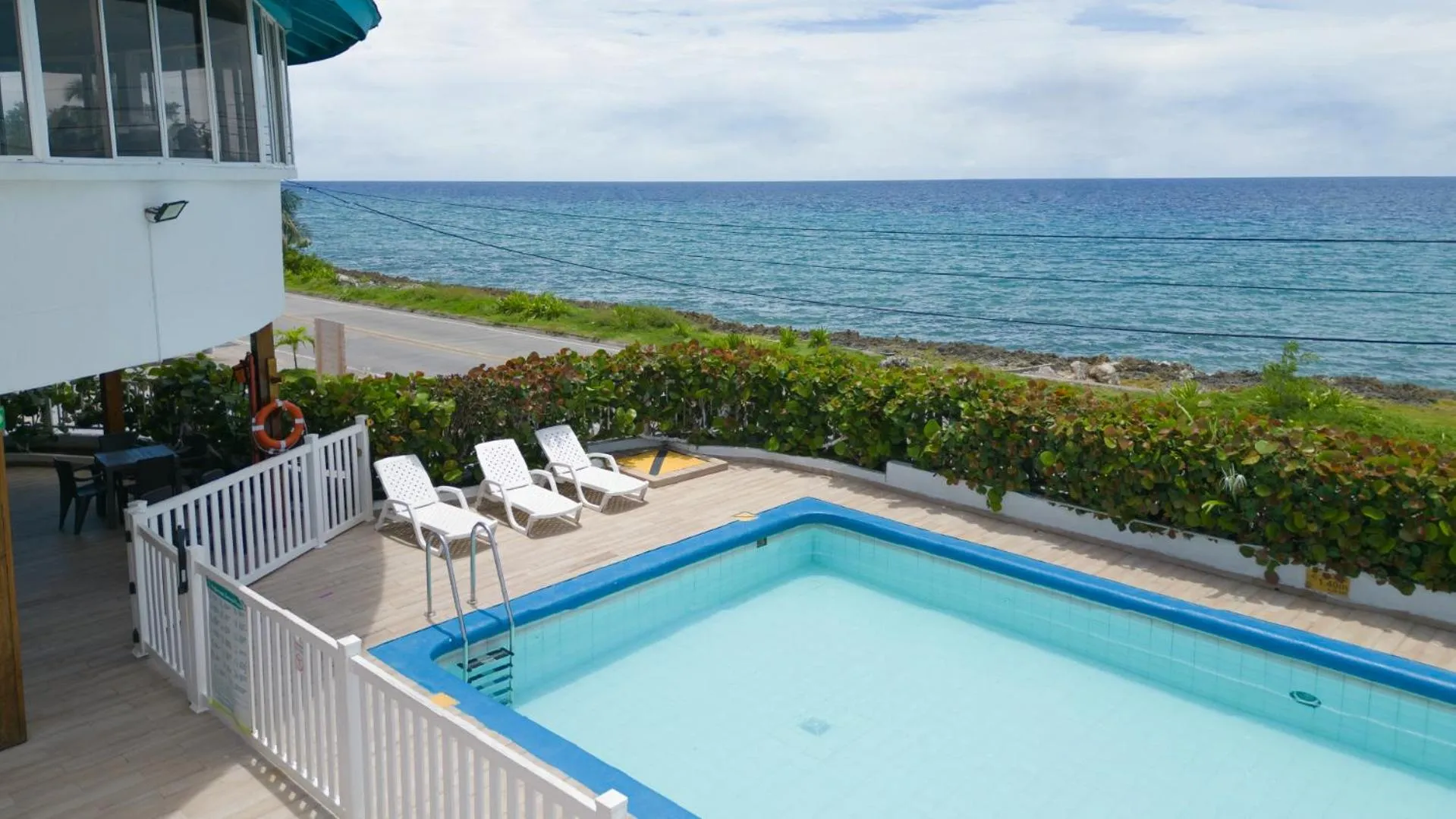 Pool view in Hotel Blue Reef by On vacation