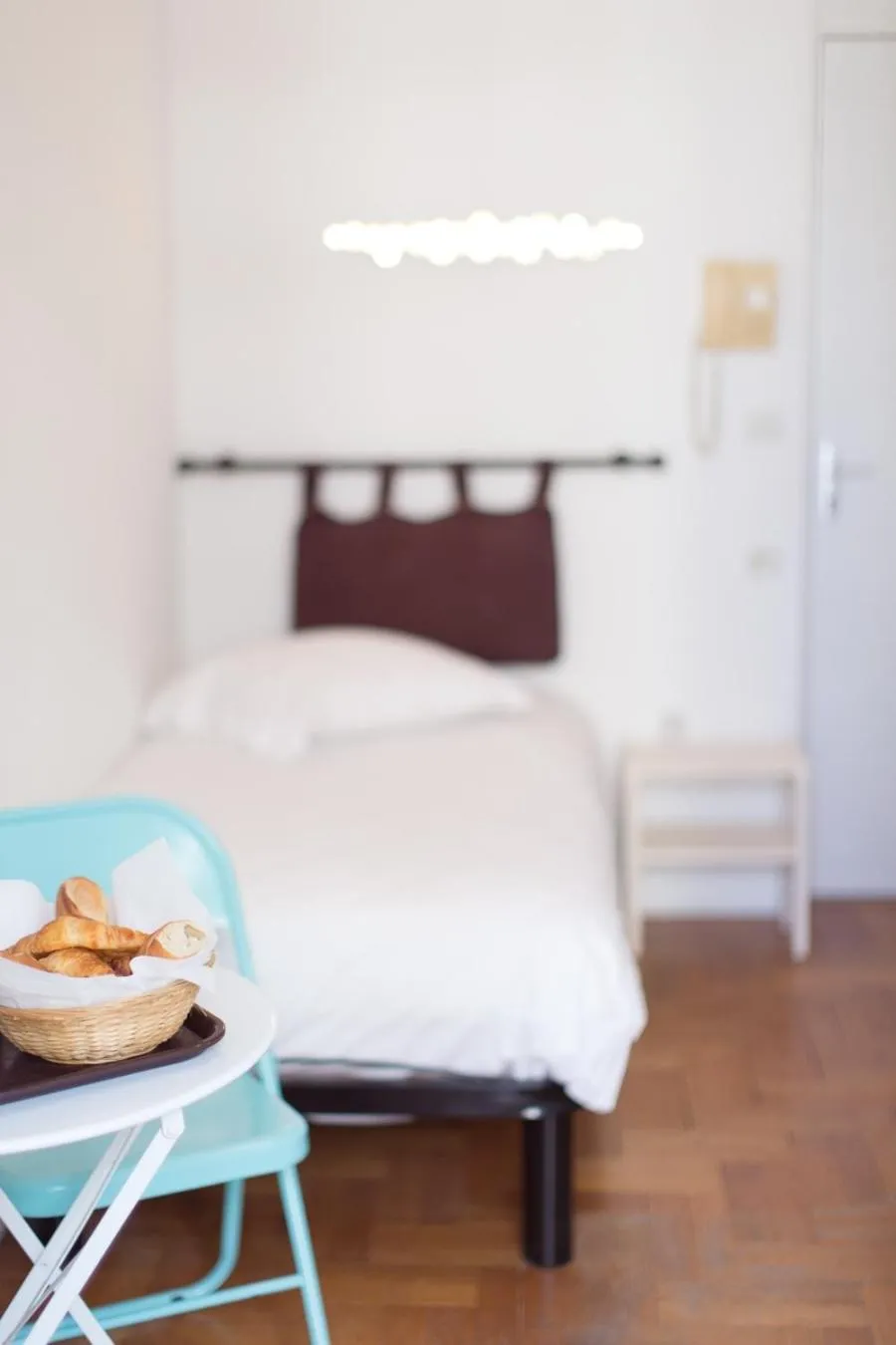 Photo of the whole room in Esperanto