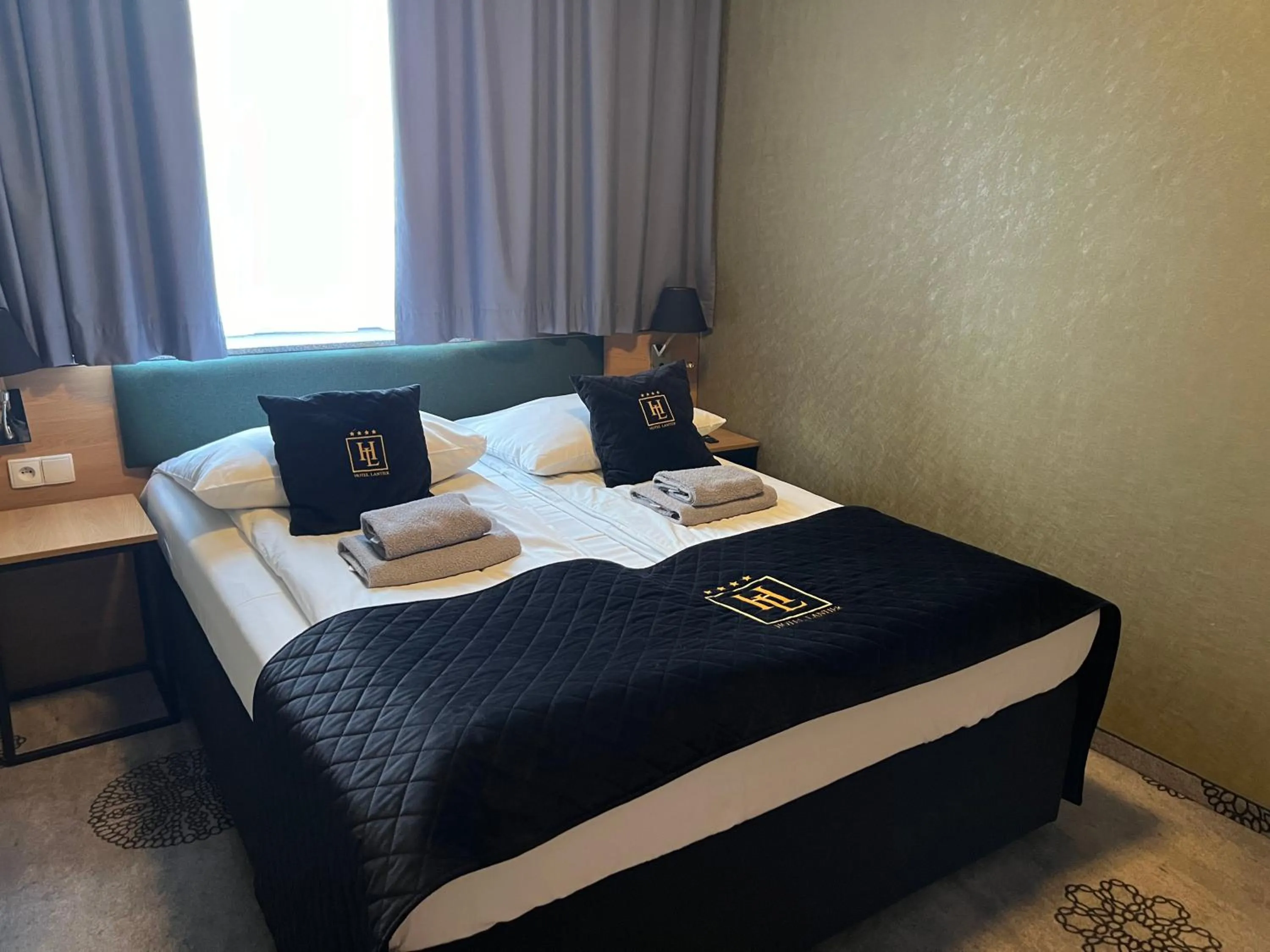 Photo of the whole room, Bed in Apartamenty Katowice by Lantier - Swimming Pool Zone