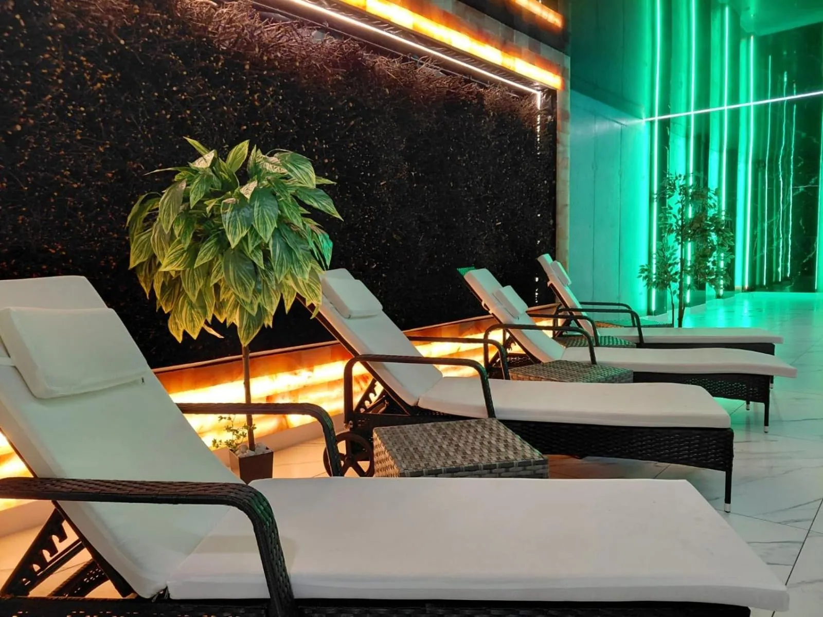 Apartamenty Katowice by Lantier - Swimming Pool Zone