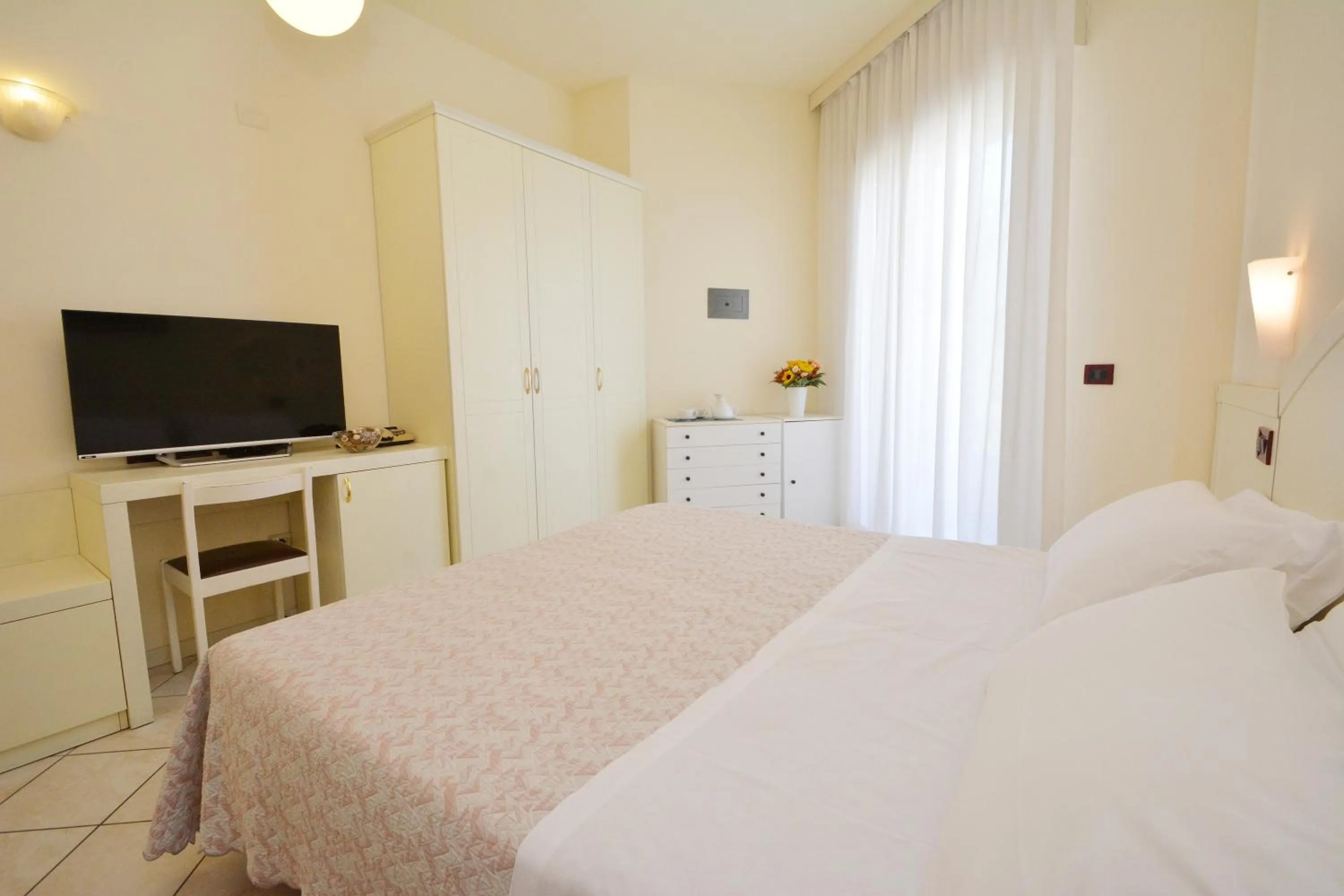 Photo of the whole room, Bed in Hotel Fenice Gluten Free