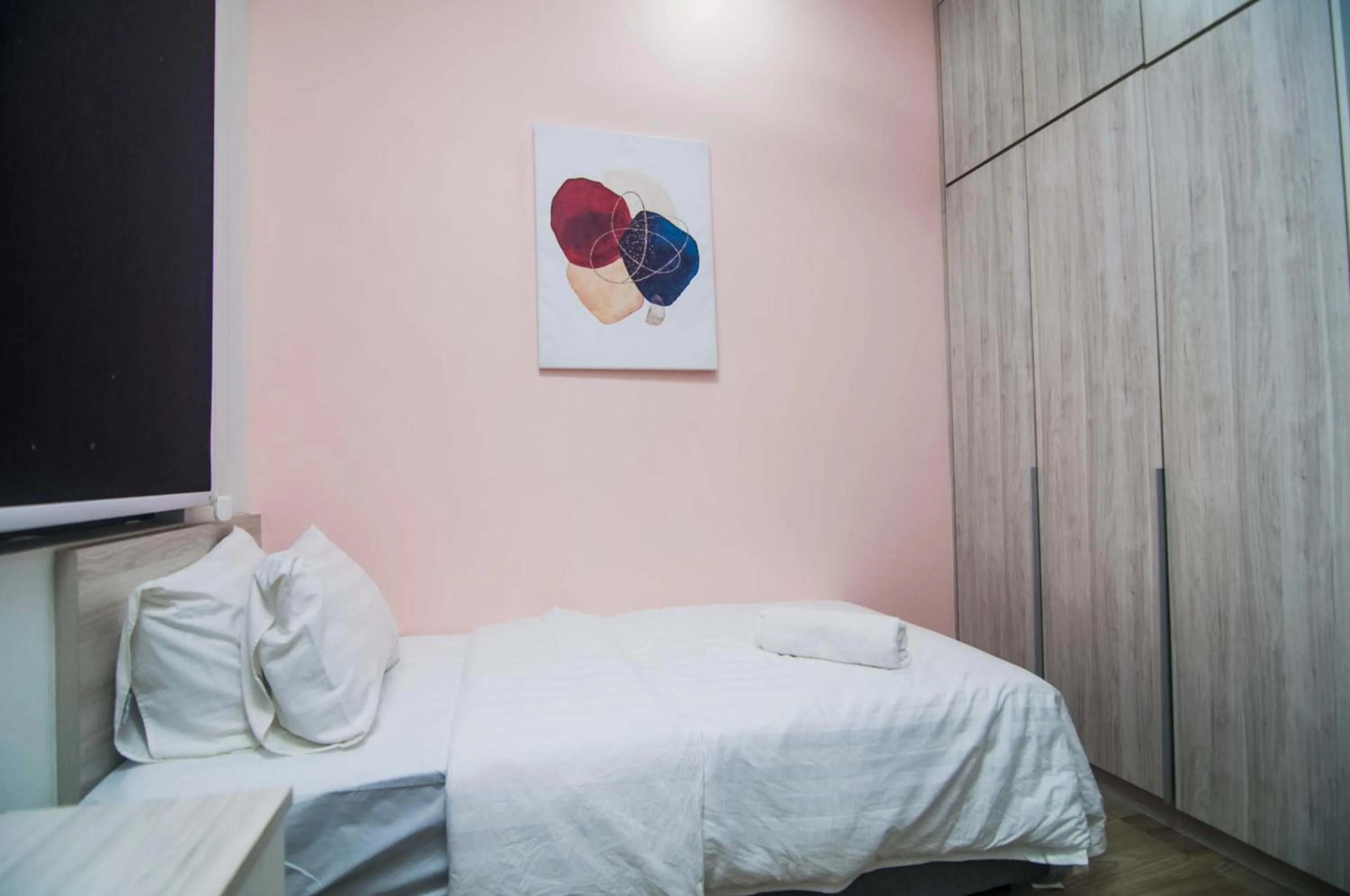 Bed in Kenwingston Square Garden By IdealHub