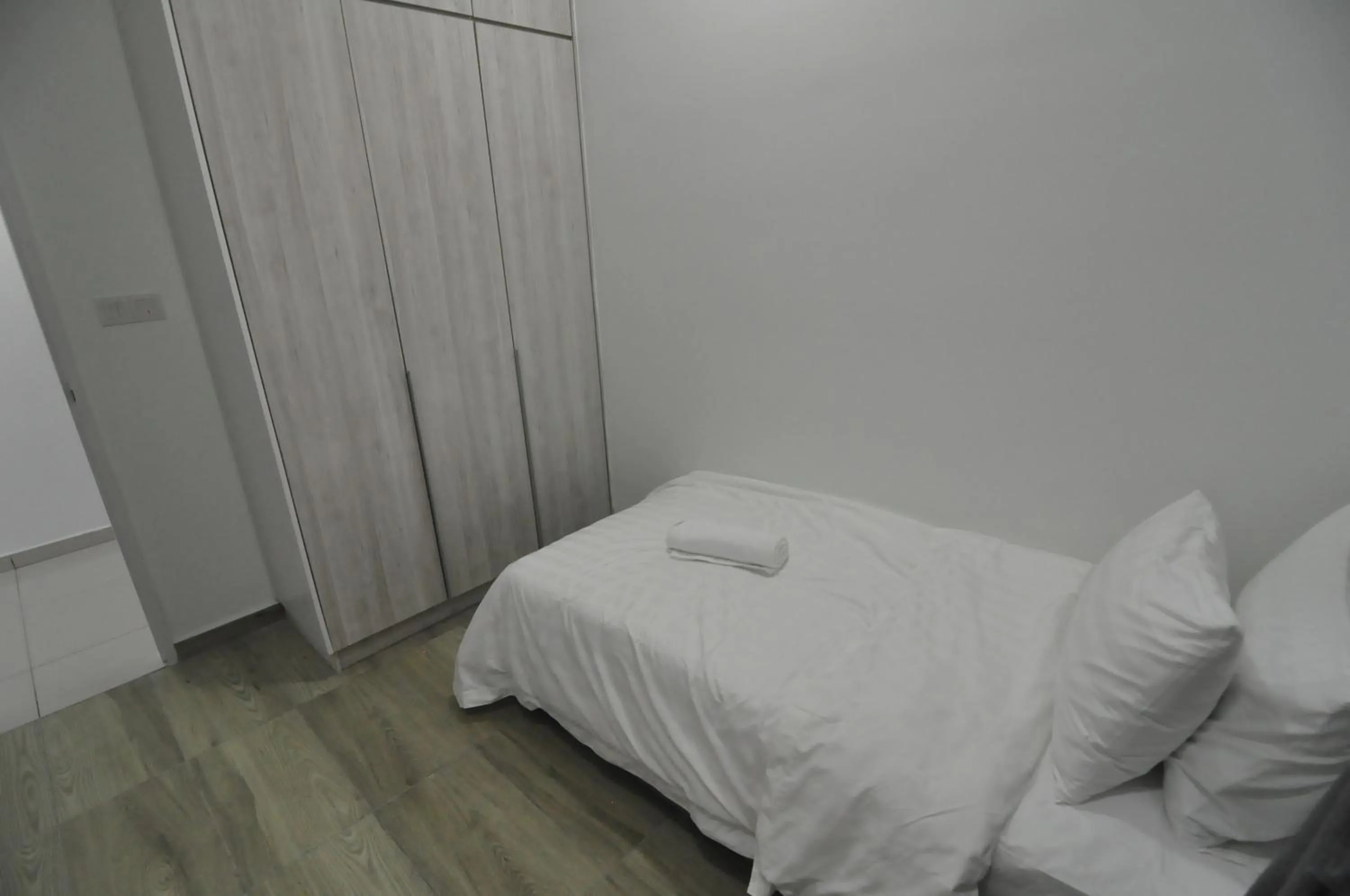 Bed in Kenwingston Square Garden By IdealHub