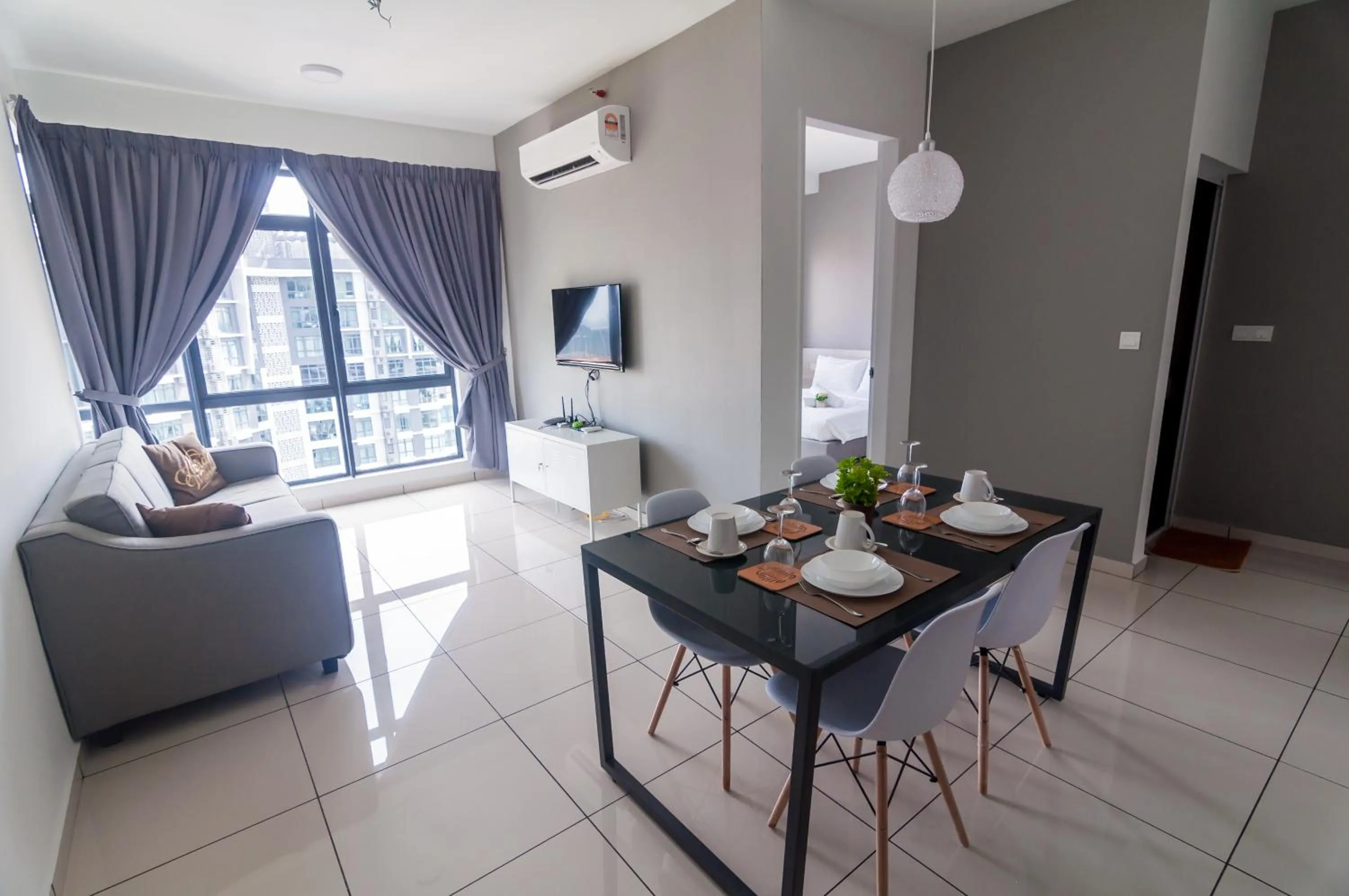 Kenwingston Square Garden By IdealHub