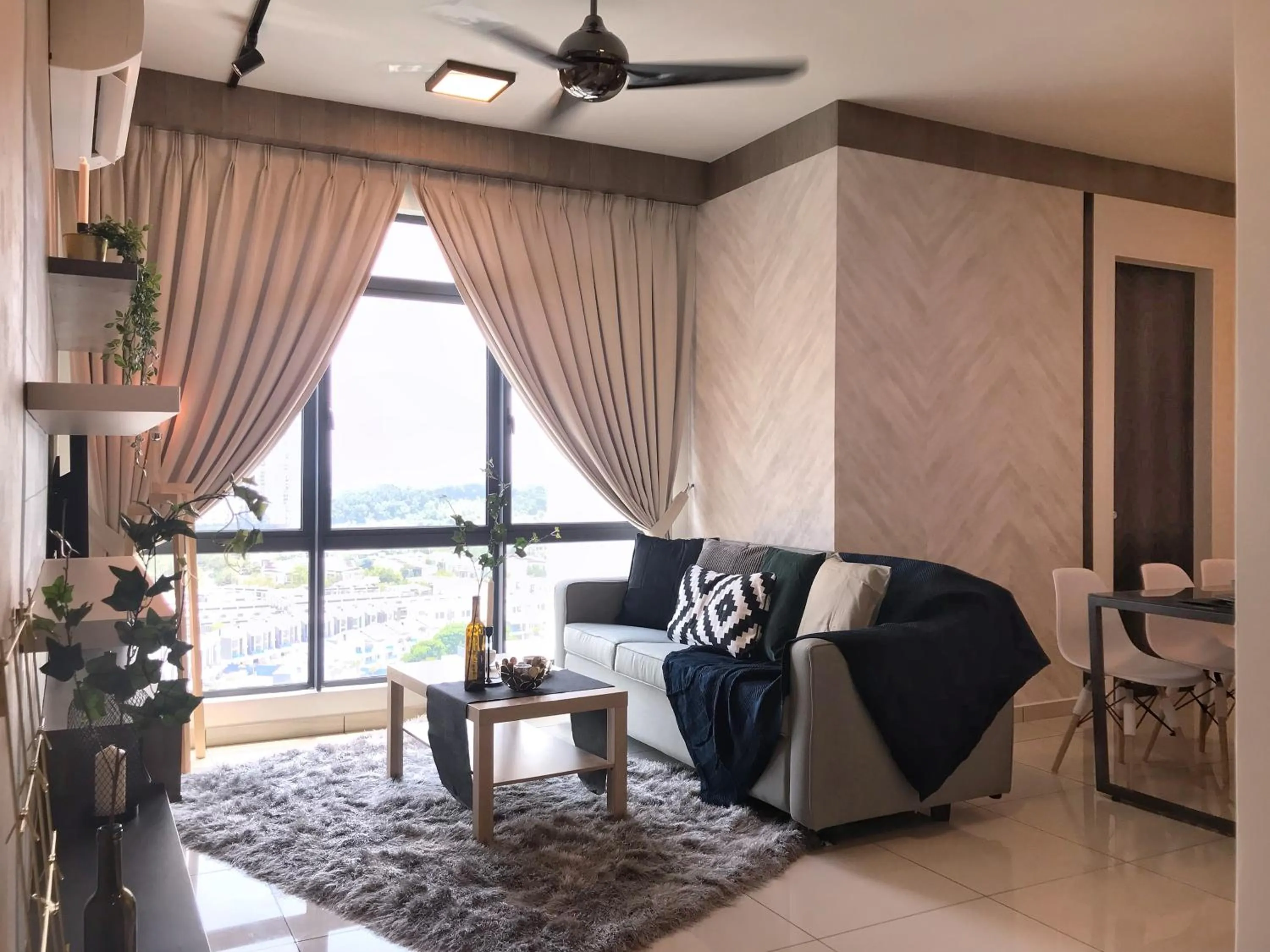 Kenwingston Square Garden By IdealHub