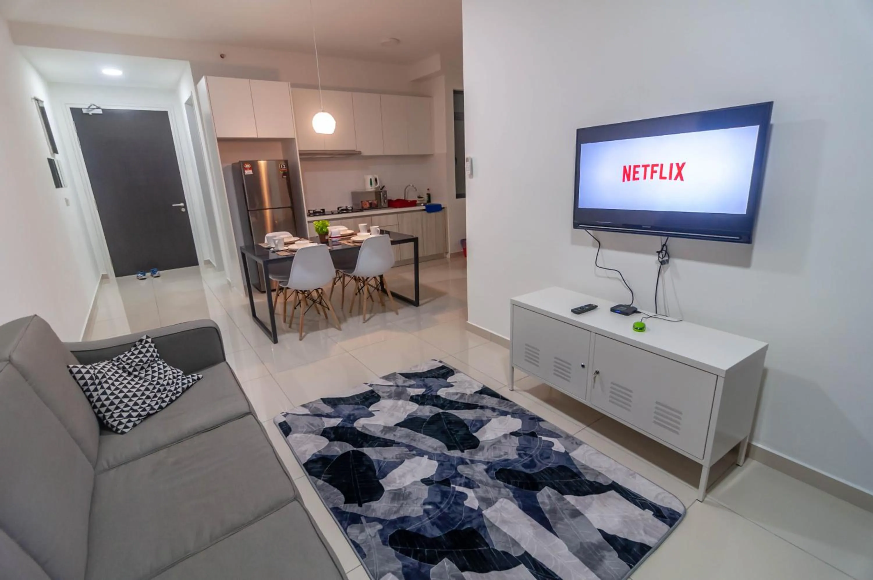 Kenwingston Square Garden By IdealHub