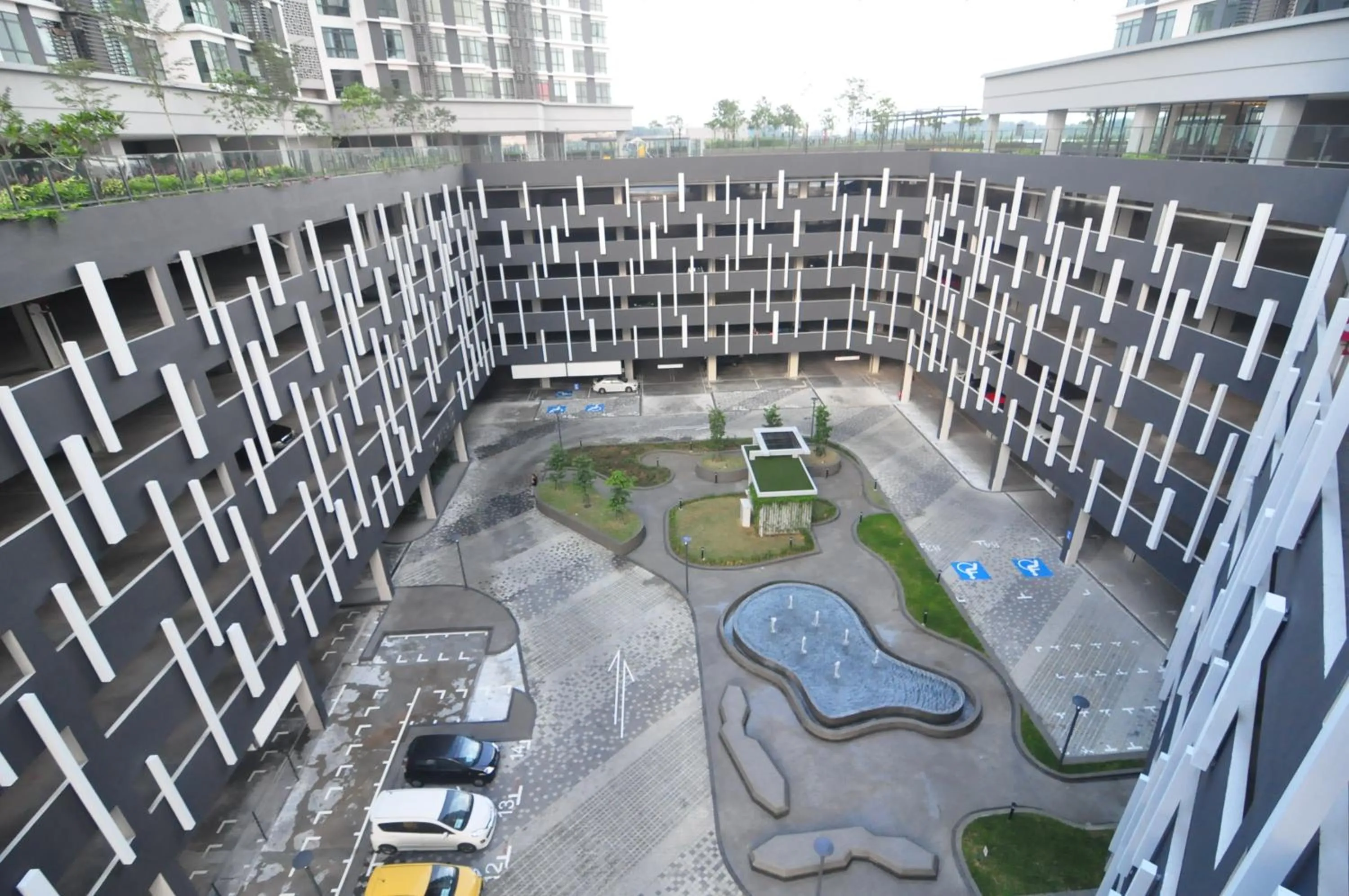 Kenwingston Square Garden By IdealHub