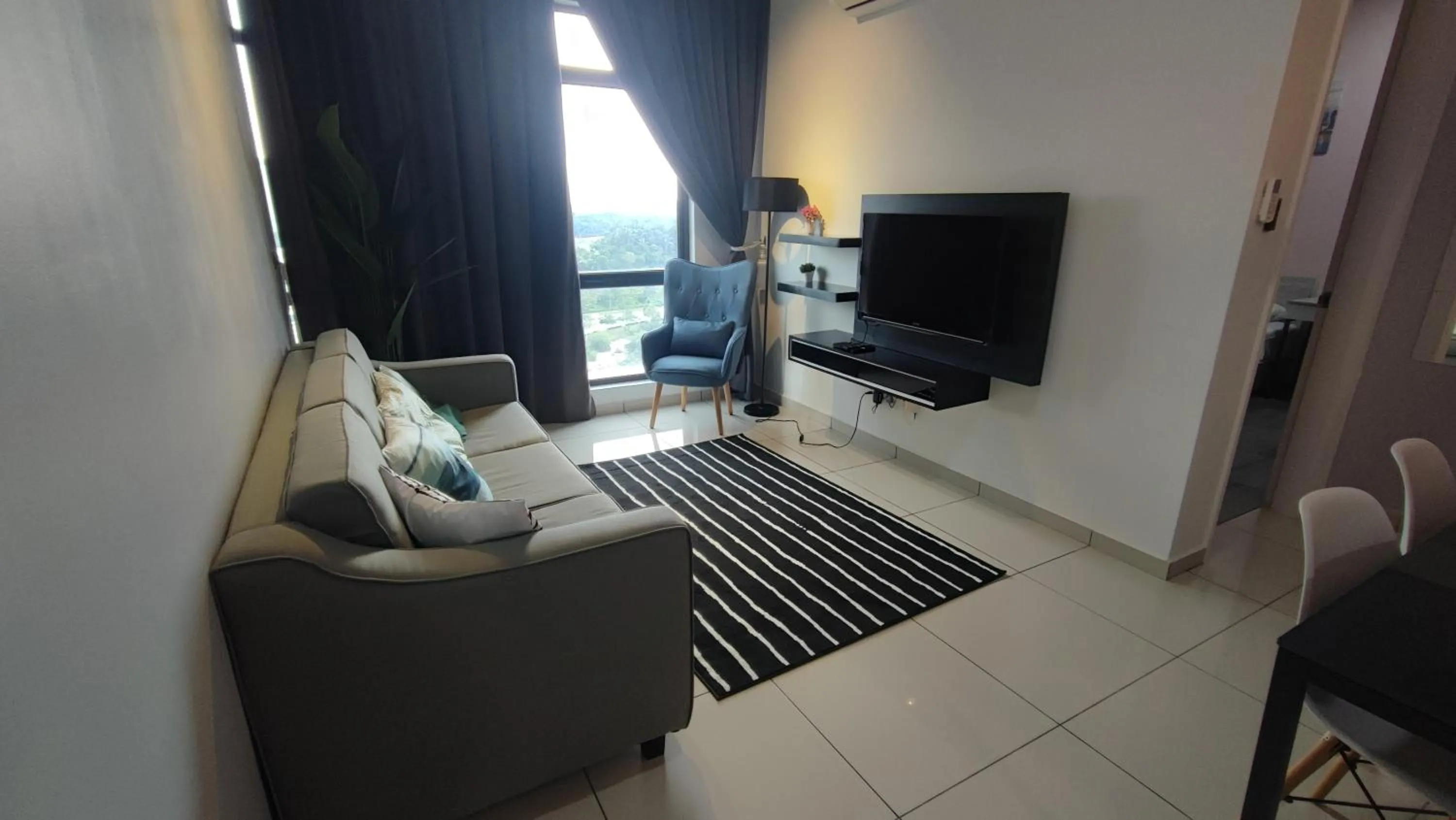 Kenwingston Square Garden By IdealHub