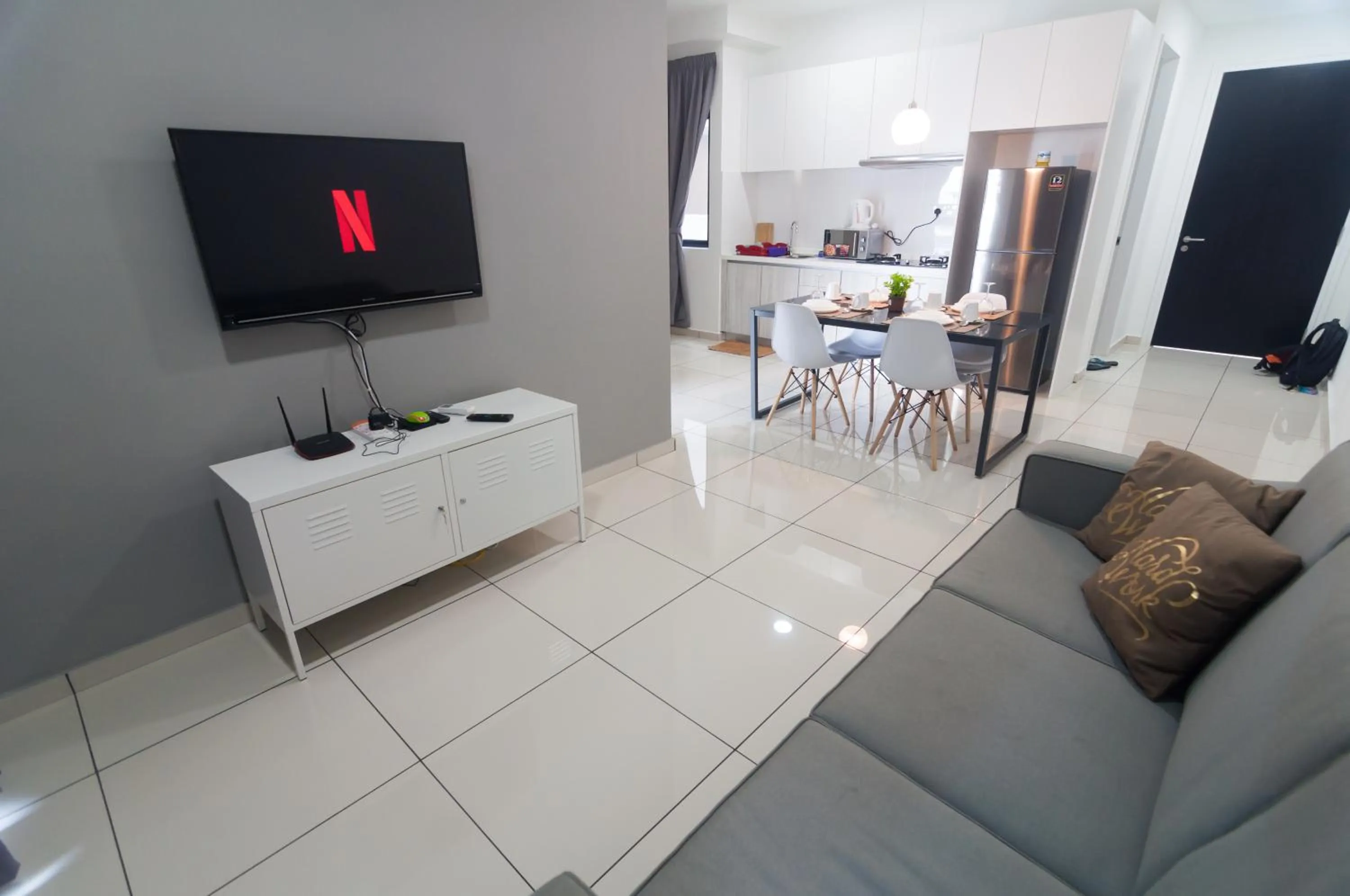 Kenwingston Square Garden By IdealHub