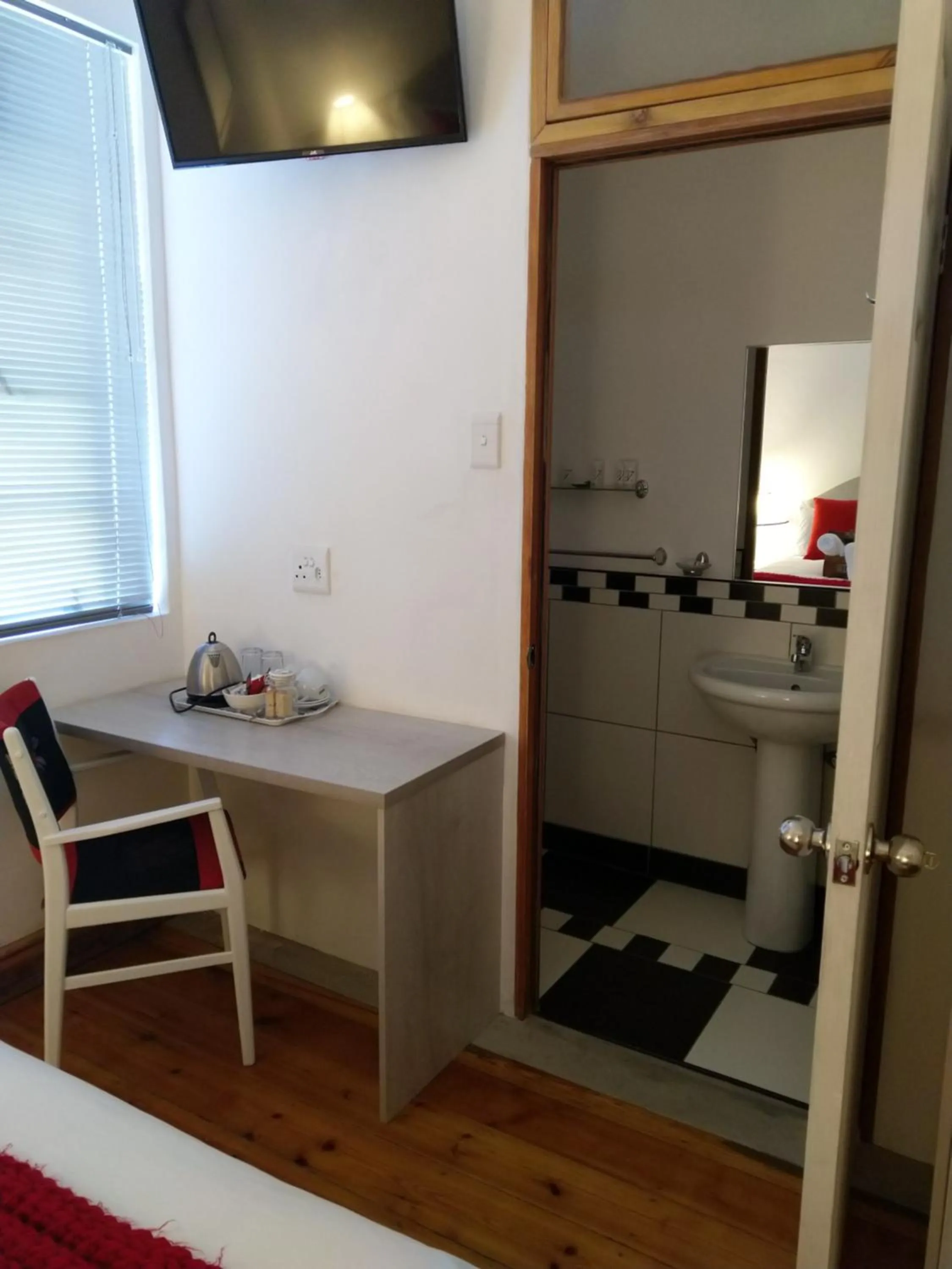 TV and multimedia in Savoy Hotel Beaufort-West