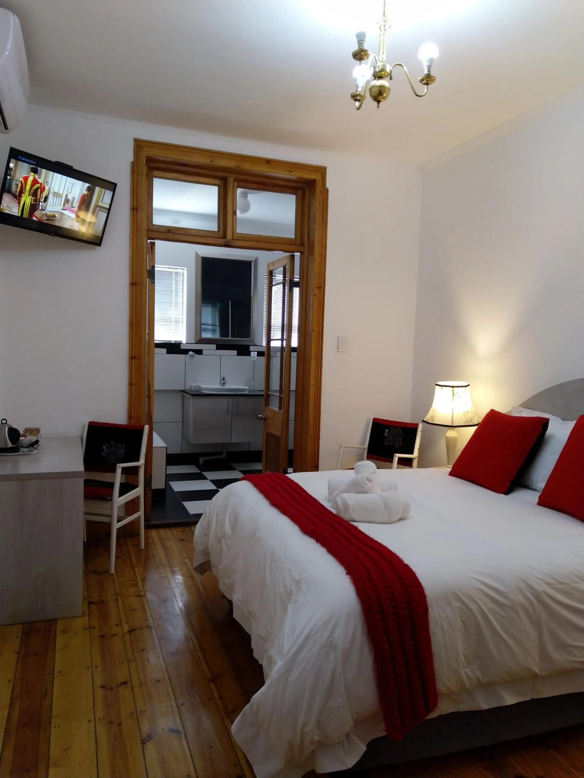 Bed in Savoy Hotel Beaufort-West