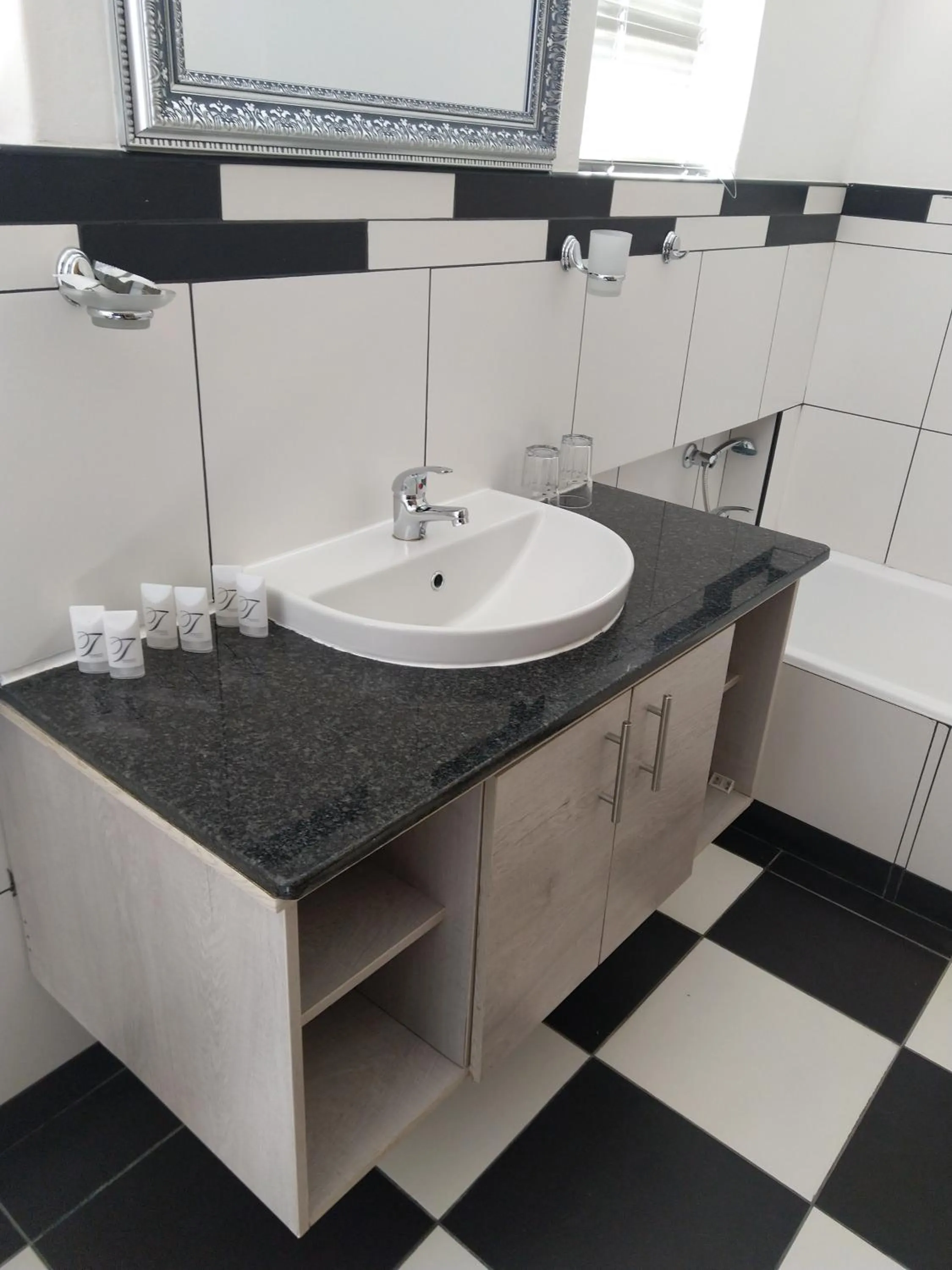 Bathroom in Savoy Hotel Beaufort-West