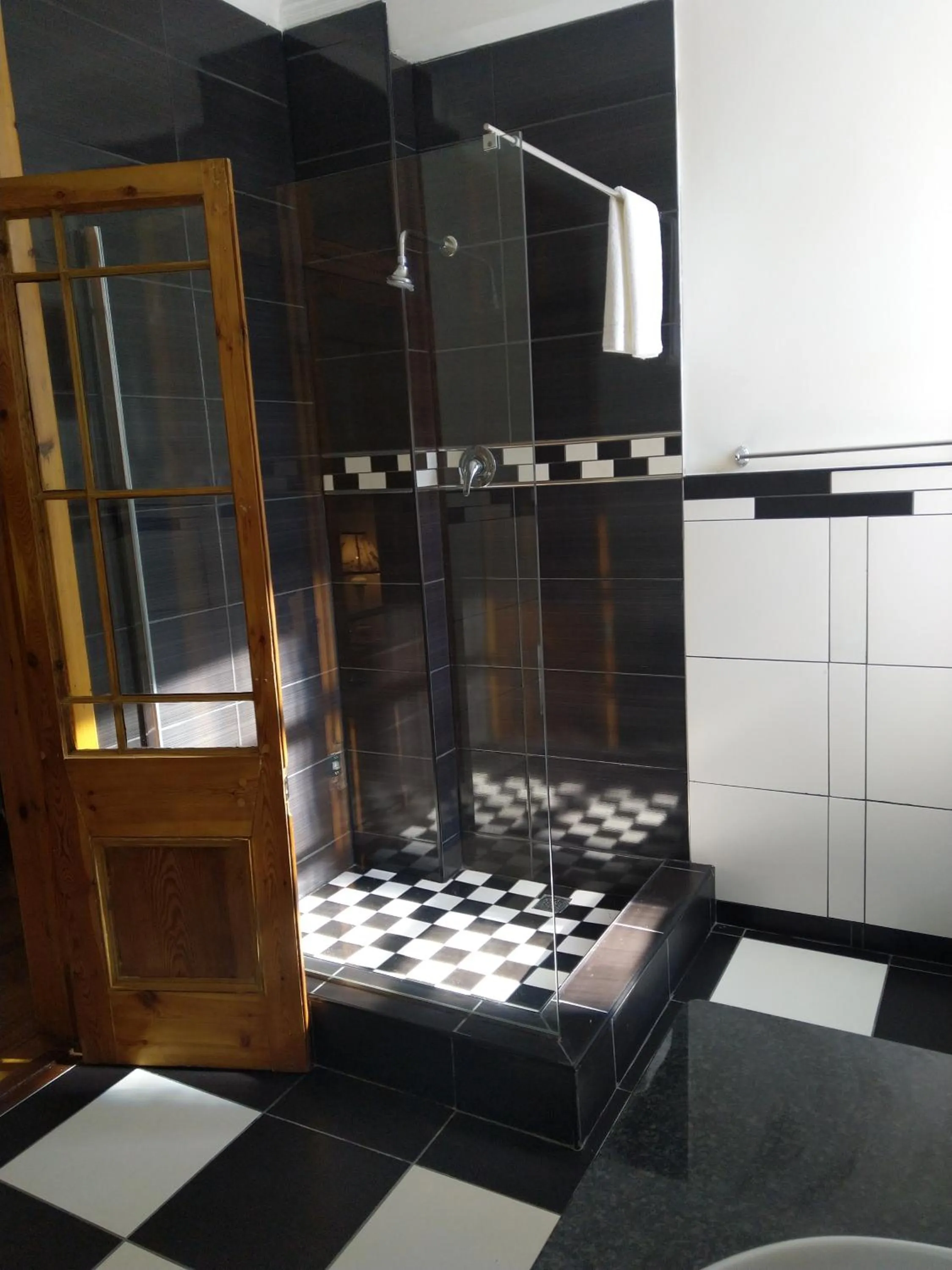 Shower in Savoy Hotel Beaufort-West