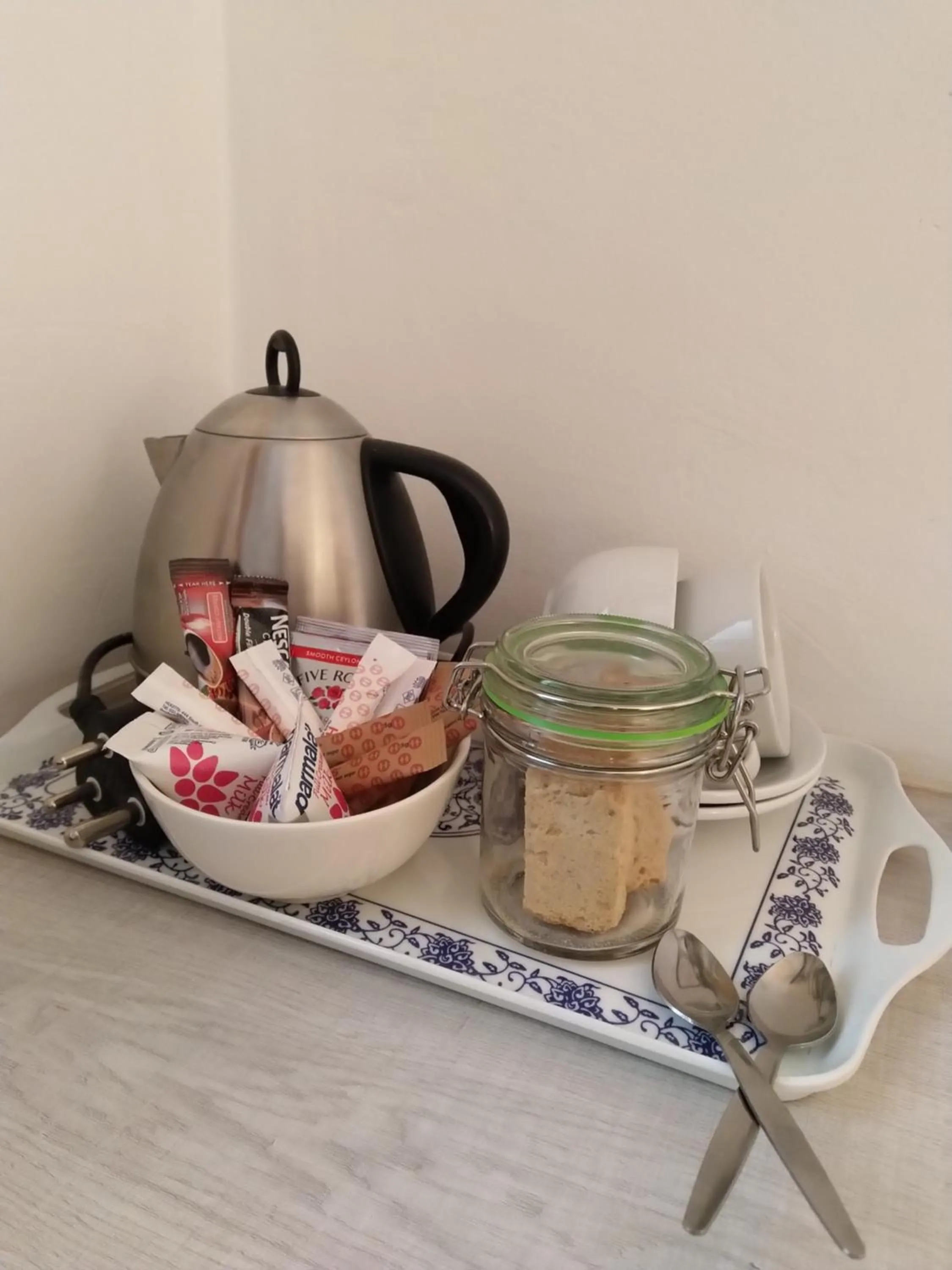 Coffee/tea facilities in Savoy Hotel Beaufort-West