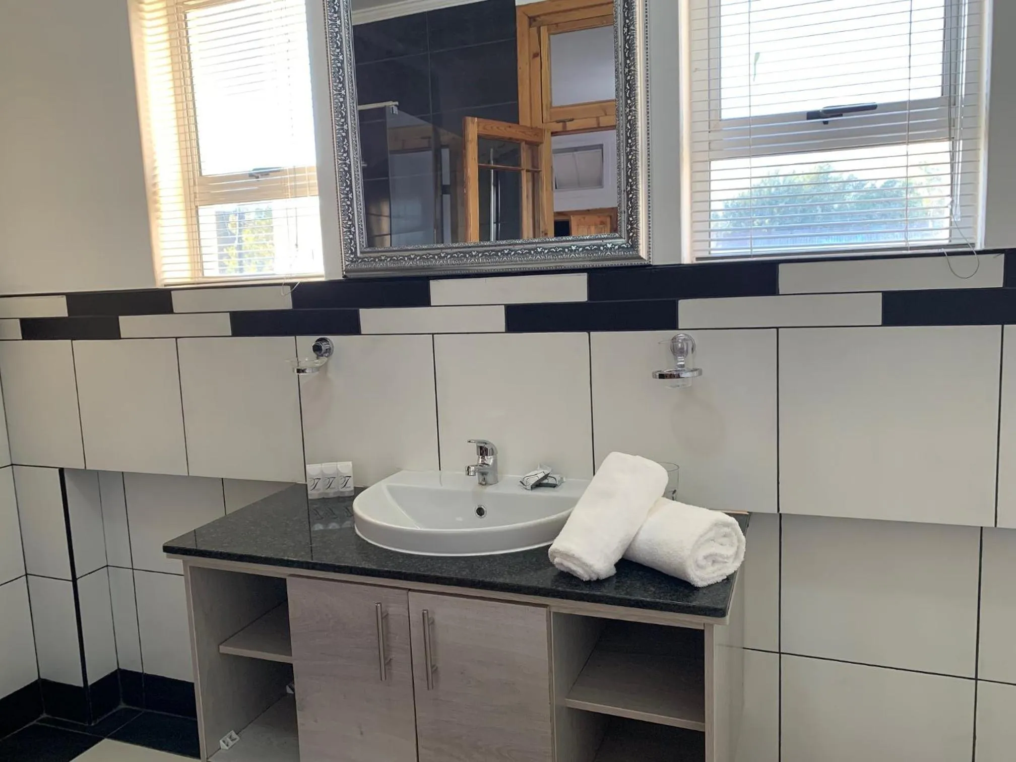 Bathroom in Savoy Hotel Beaufort-West