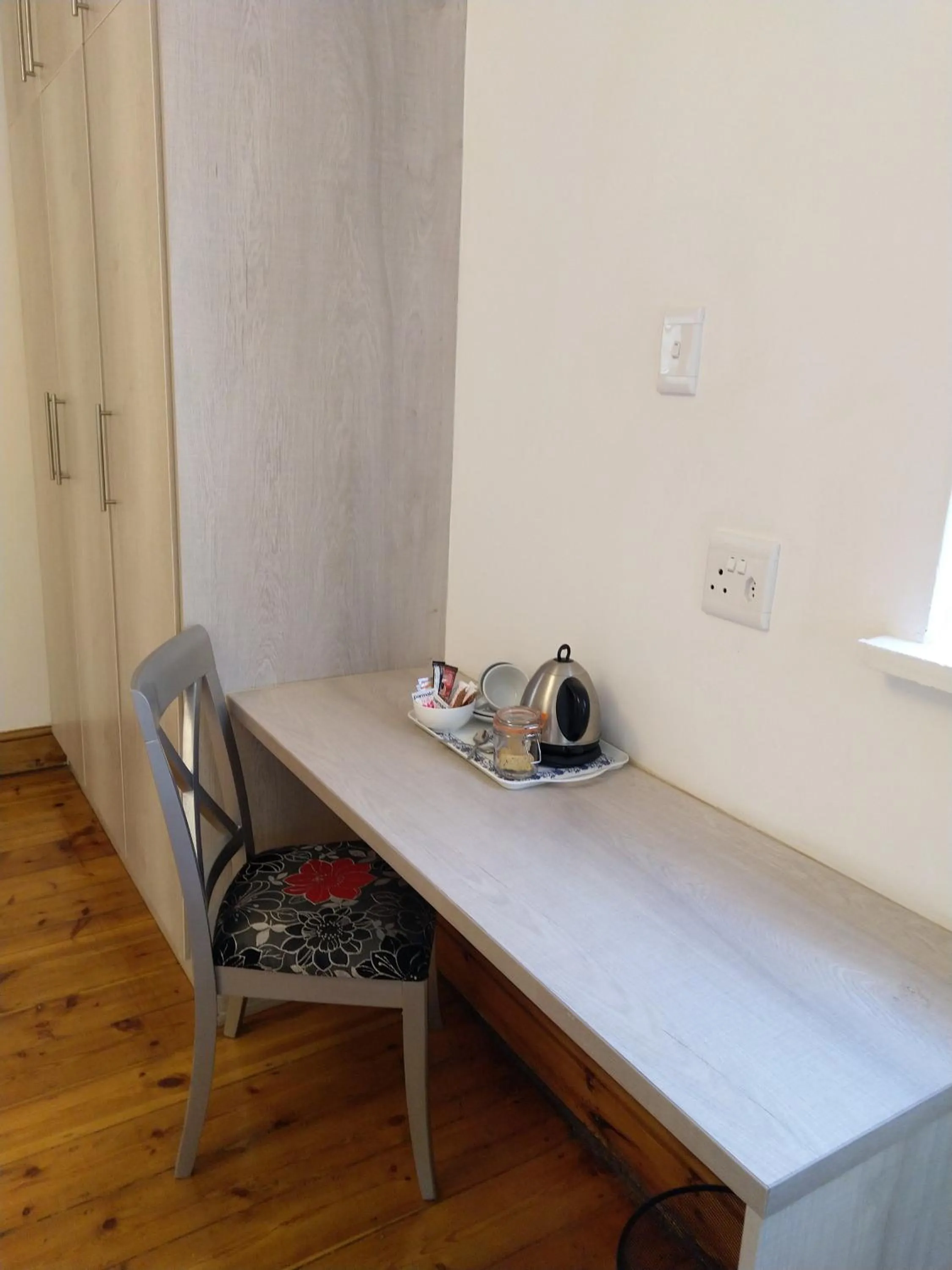 Coffee/tea facilities in Savoy Hotel Beaufort-West