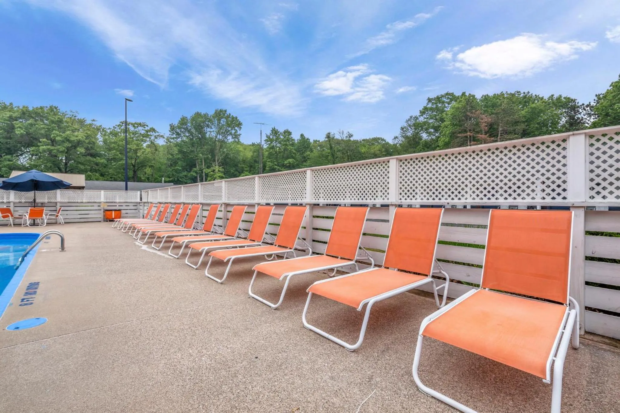 Swimming pool in Starlite Resort