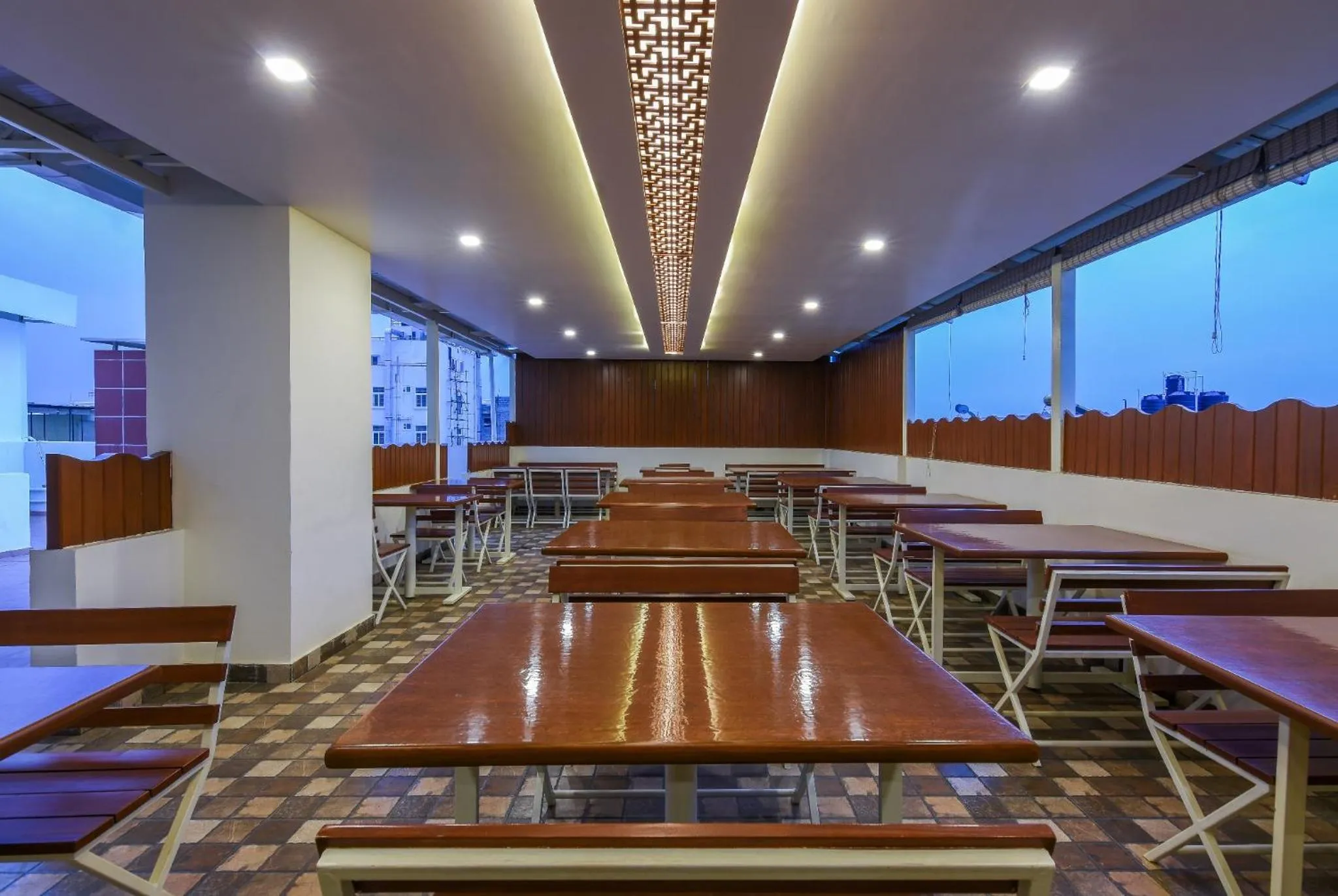 Restaurant/places to eat in Kensington Suites