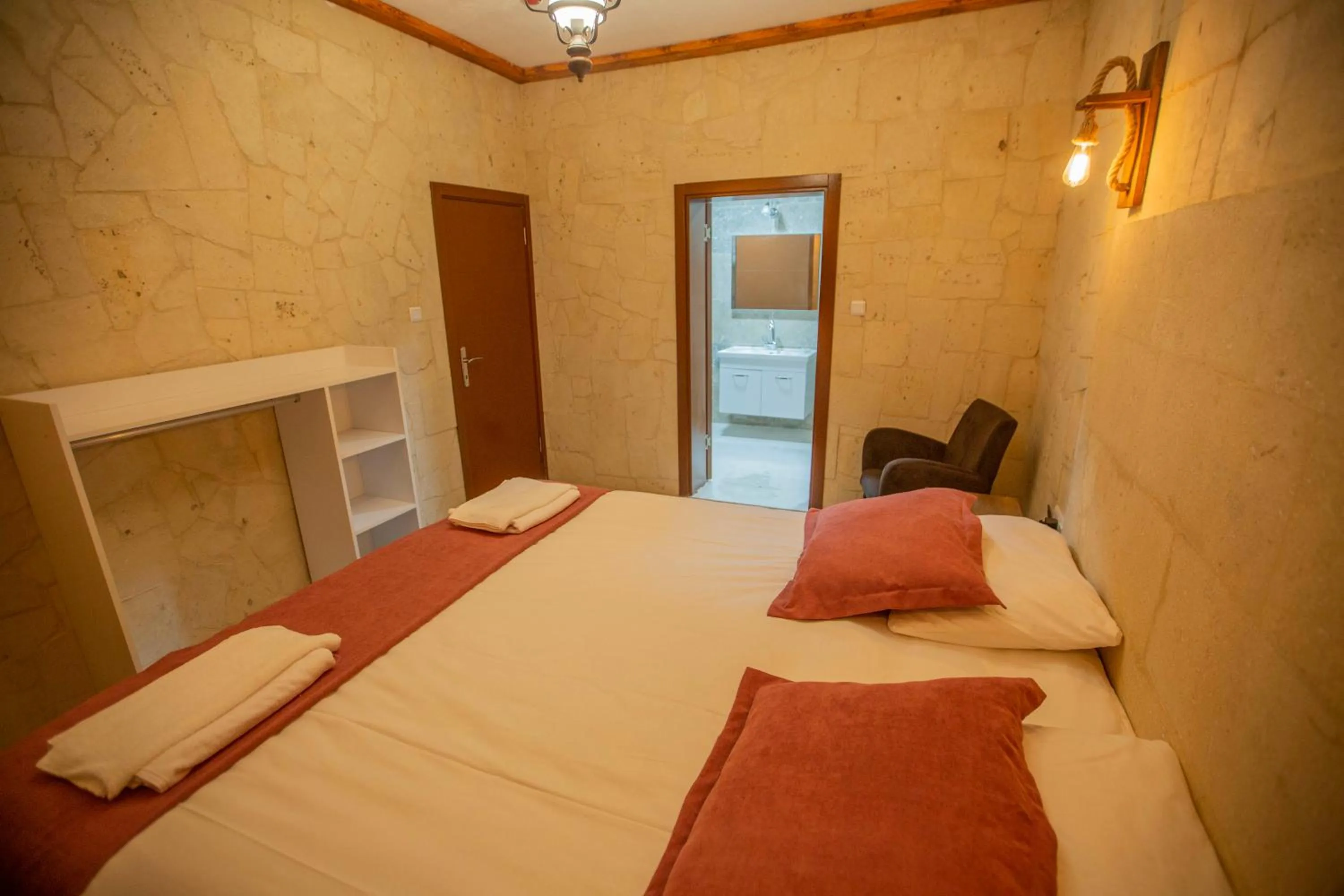 Nearby landmark, Bed in Capiedra Hotel