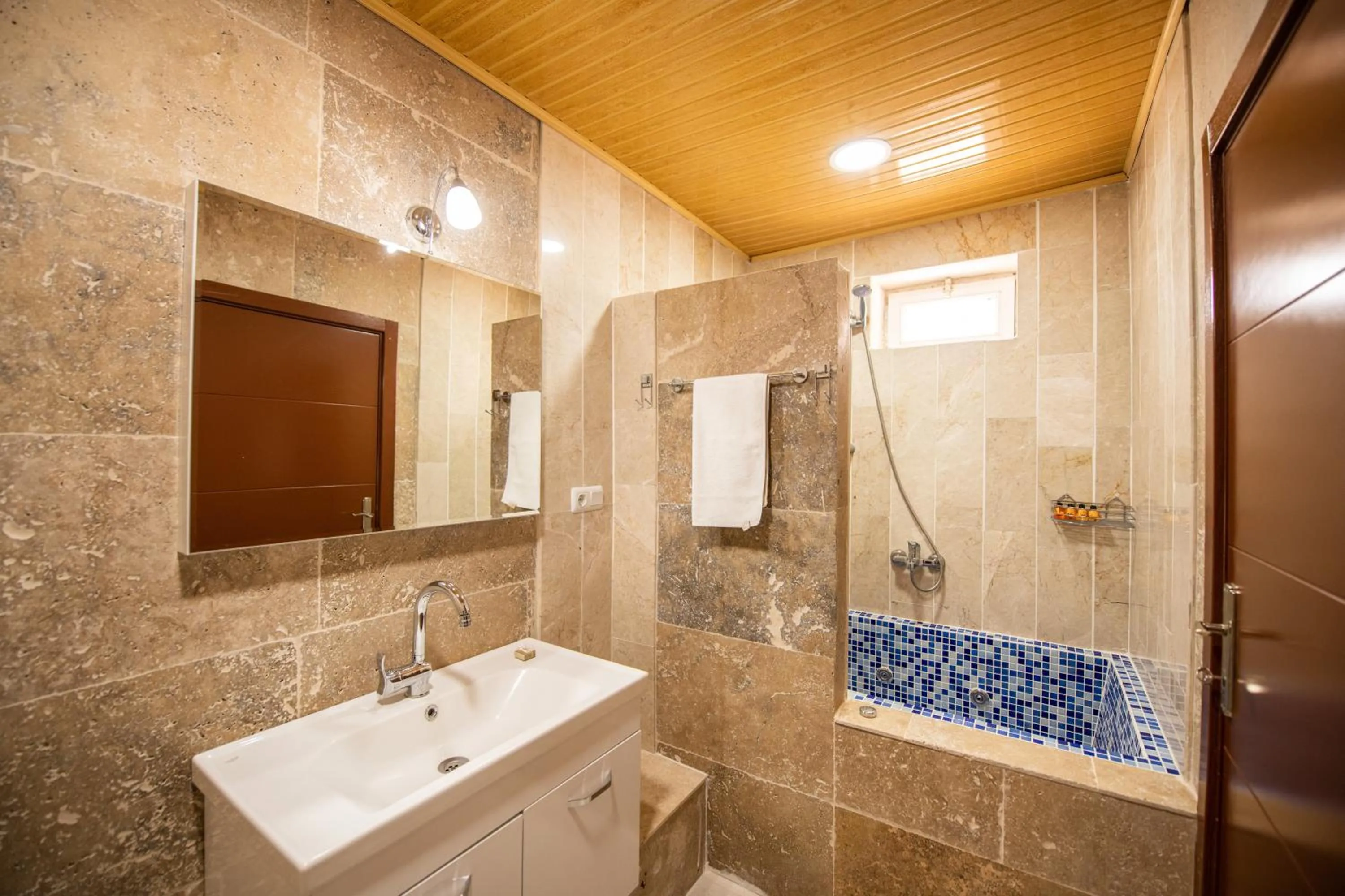 Bathroom in Capiedra Hotel