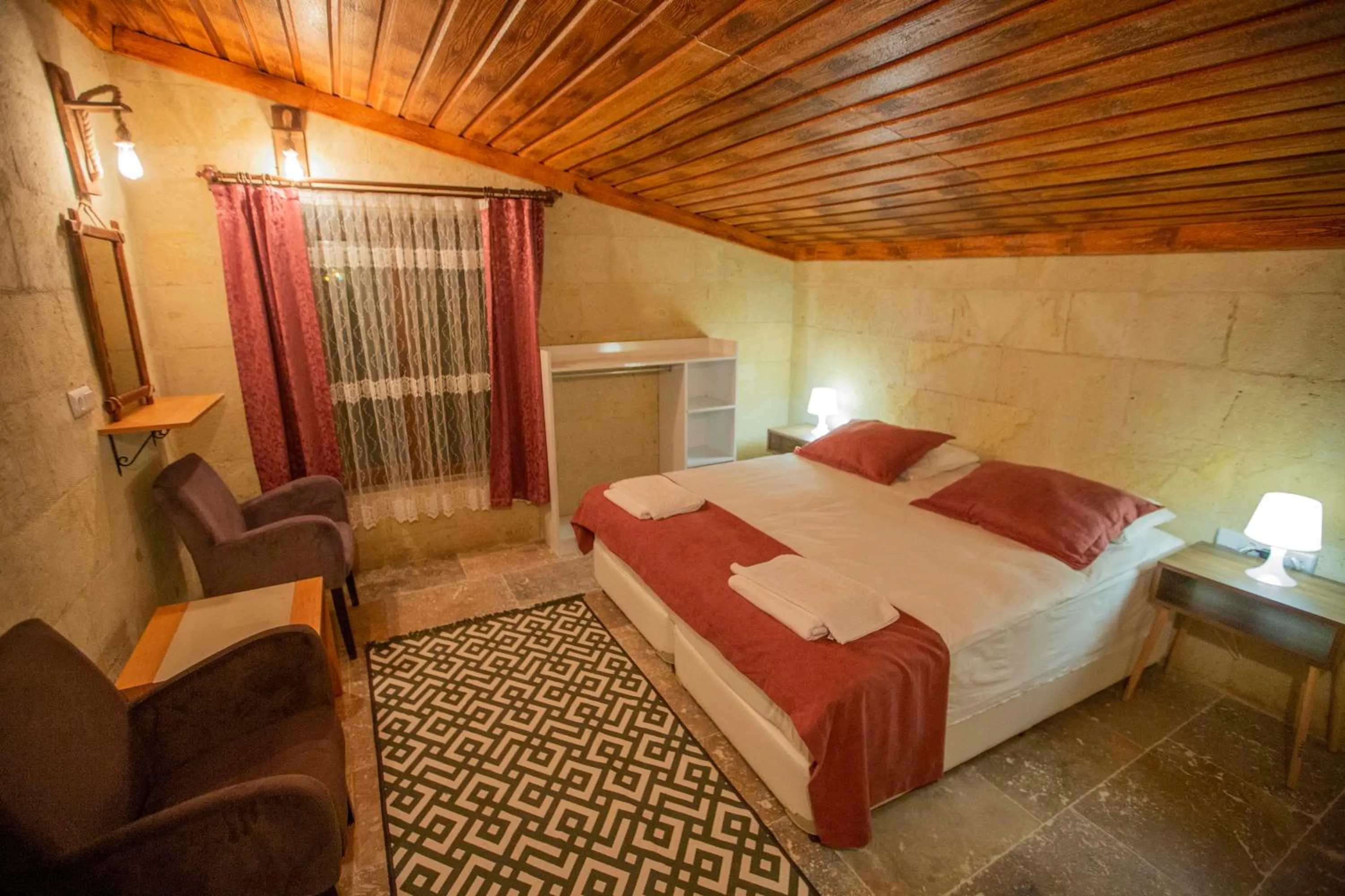 Shower, Bed in Capiedra Hotel