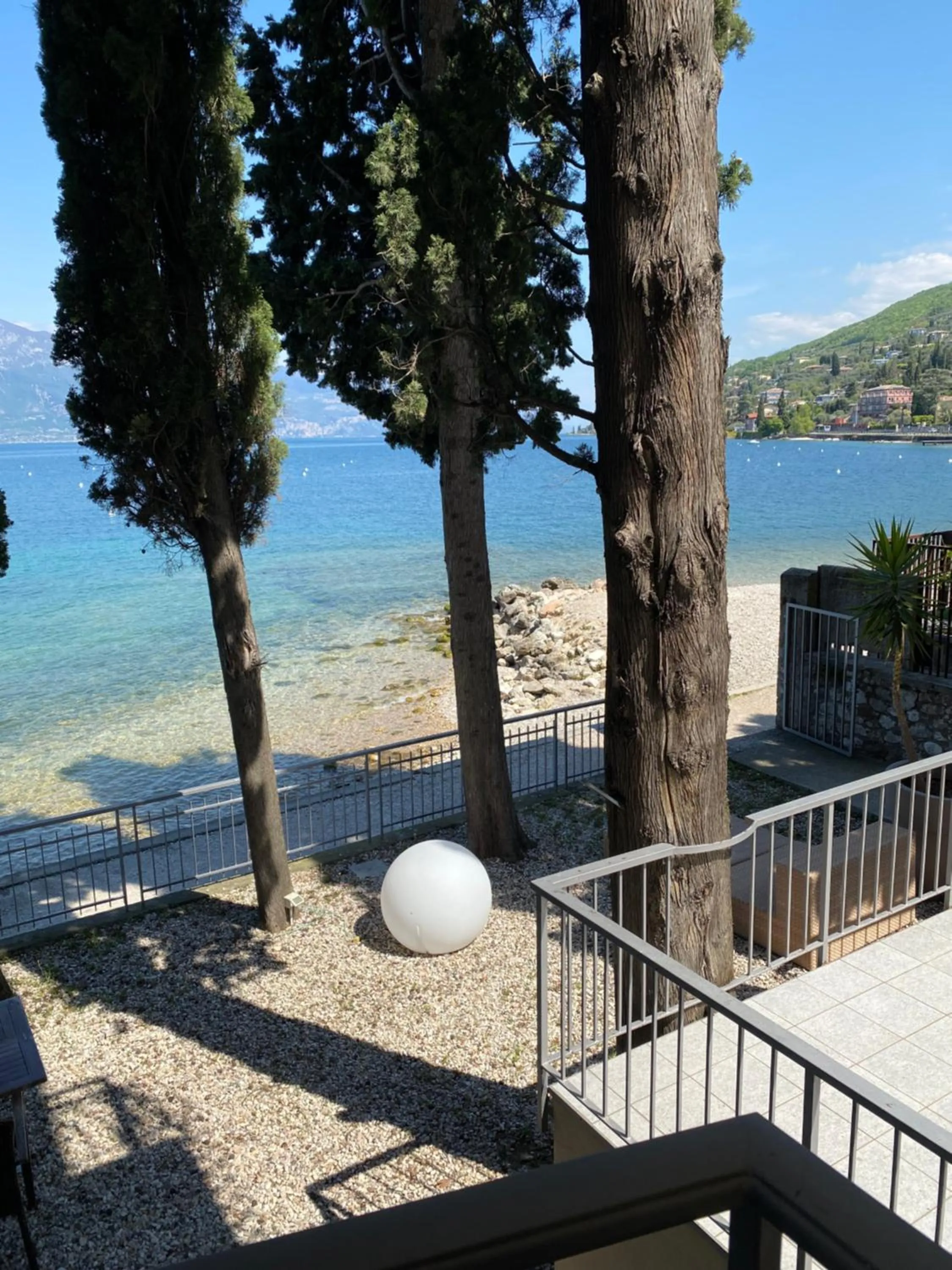 Lake view in Hotel Baia dei Pini