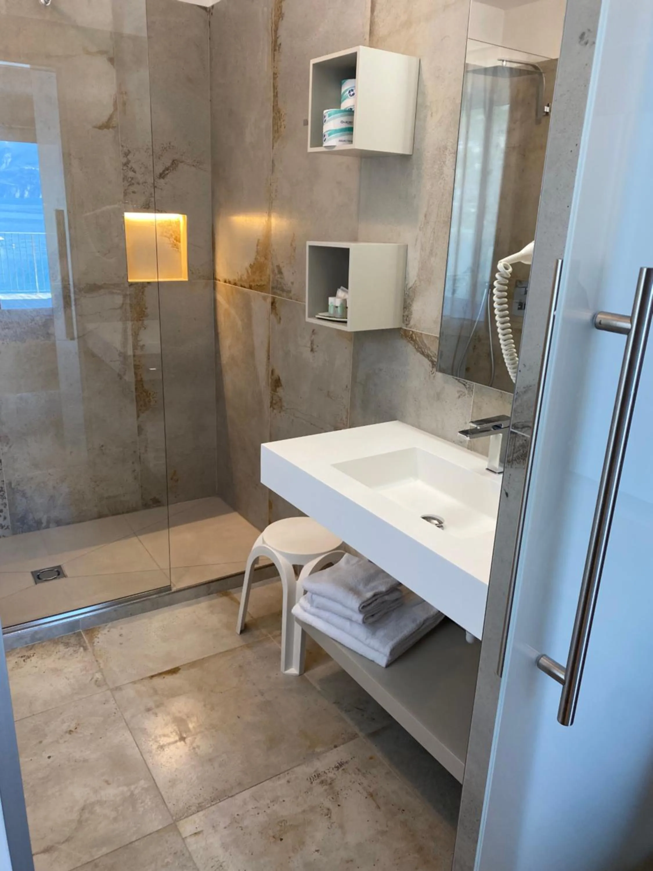 Lake view in Hotel Baia dei Pini