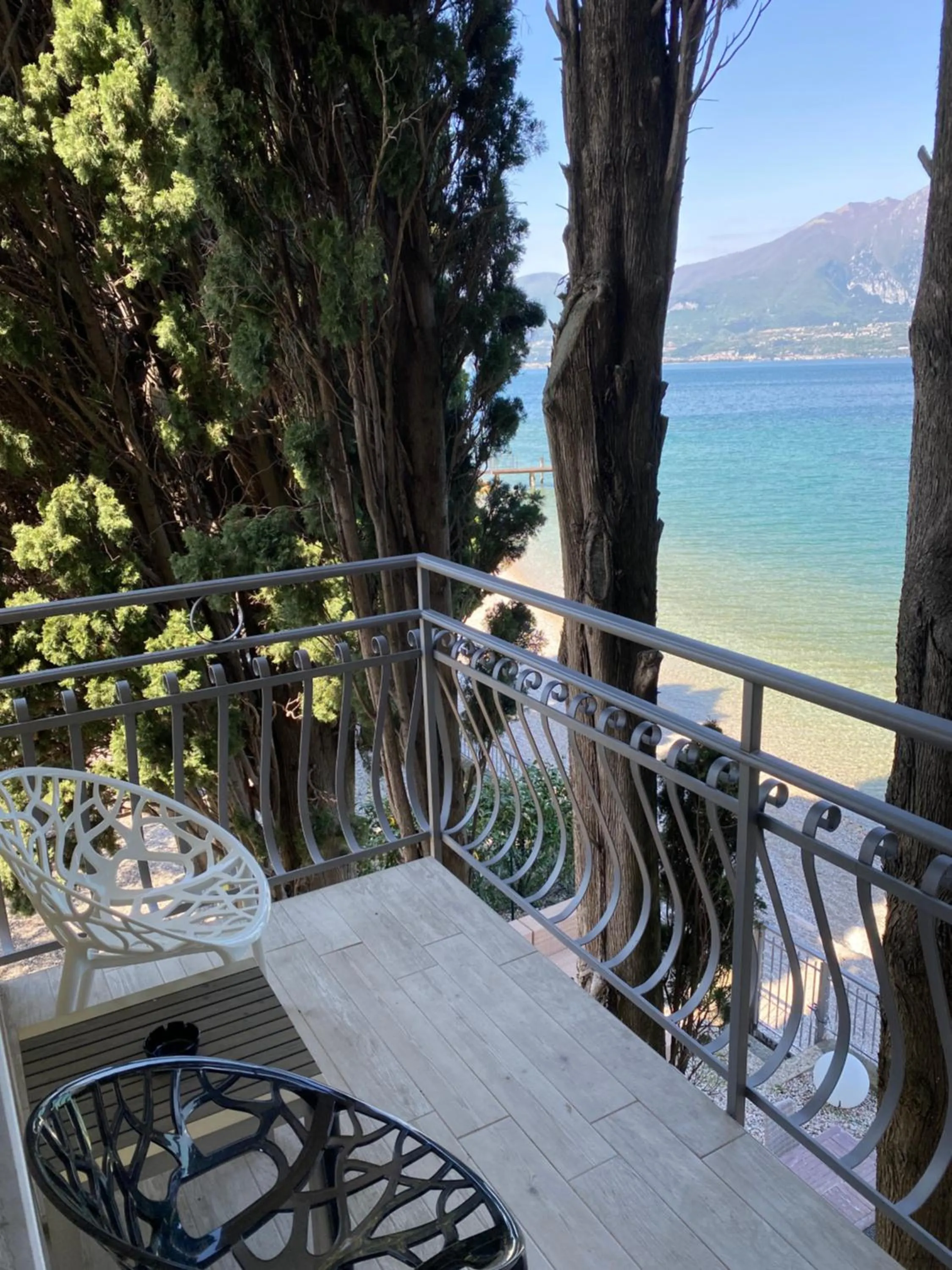 Lake view in Hotel Baia dei Pini